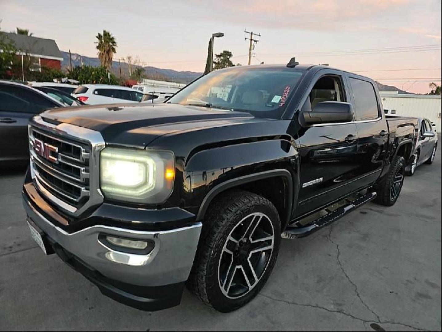 2018 BLACK GMC Sierra 1500 2WD (3GTP1MEC4JG) with an 8-Cyl 5.8 Liter engine, Automatic 6-Spd HD w/Overdrive transmission, located at 412 Auto Vista Drive, Palmdale, 93551, (661) 945-0620, 34.592636, -118.136681 - Photo#4