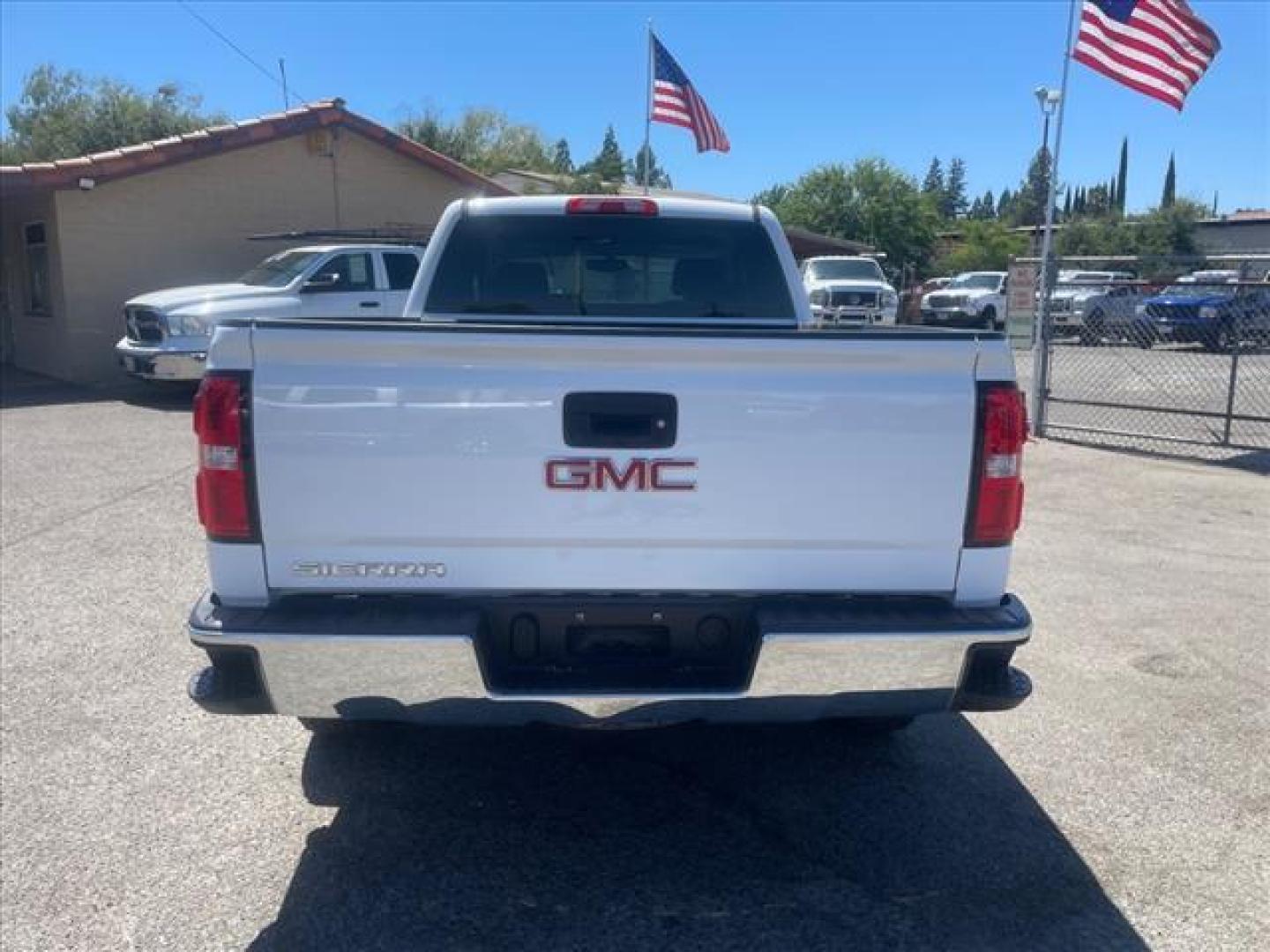 2018 Summit White GMC Sierra 1500 Base (1GTV2LEH9JZ) with an 4.3L EcoTec3 4.3L Flex Fuel V6 Direct Injection engine, 6-Speed Shiftable Automatic w/Overdrive transmission, located at 800 Riverside Ave, Roseville, CA, 95678, 916-773-4549 & Toll Free: 866-719-4393, 38.732265, -121.291039 - 4X4 DOUBLE CAB SERVICE RECORDS ONE OWNER CLEAN CARFAX - Photo#9