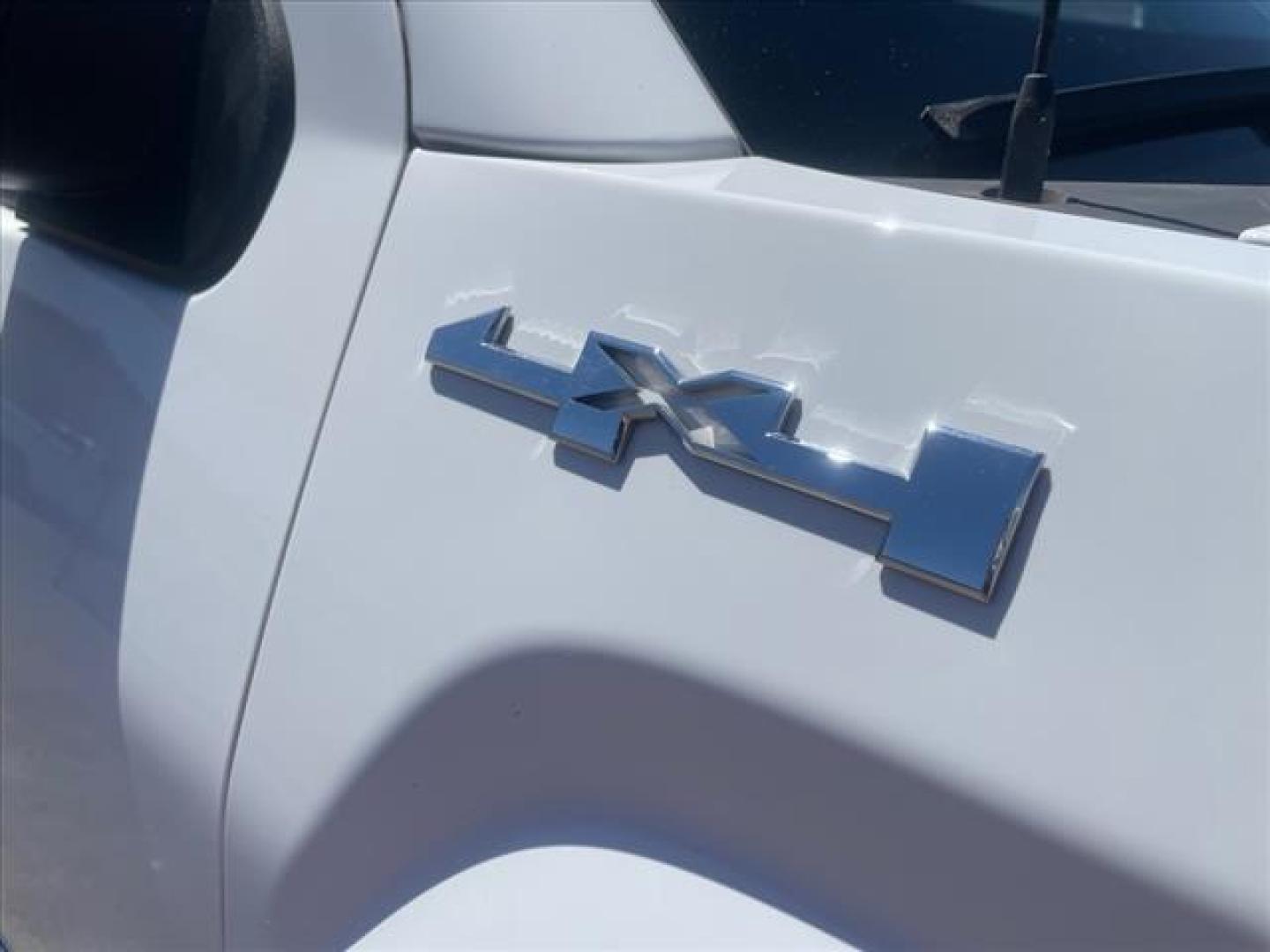 2018 Summit White GMC Sierra 1500 Base (1GTV2LEH9JZ) with an 4.3L EcoTec3 4.3L Flex Fuel V6 Direct Injection engine, 6-Speed Shiftable Automatic w/Overdrive transmission, located at 800 Riverside Ave, Roseville, CA, 95678, 916-773-4549 & Toll Free: 866-719-4393, 38.732265, -121.291039 - 4X4 DOUBLE CAB SERVICE RECORDS ONE OWNER CLEAN CARFAX - Photo#2
