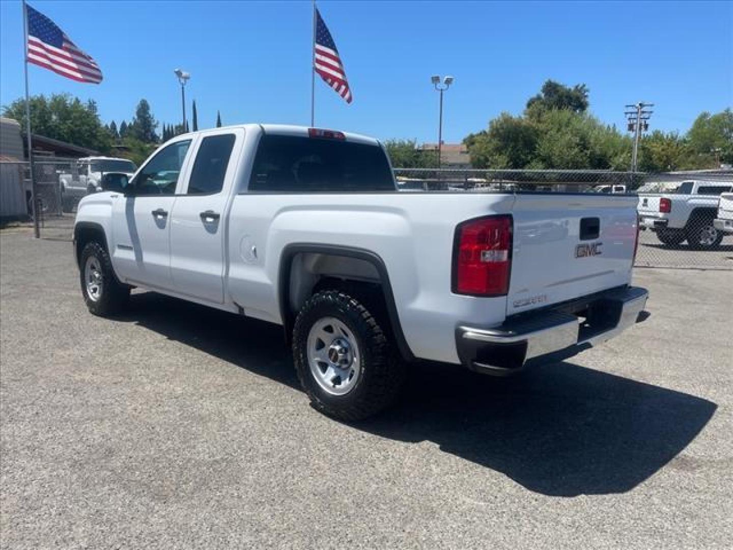 2018 Summit White GMC Sierra 1500 Base (1GTV2LEH9JZ) with an 4.3L EcoTec3 4.3L Flex Fuel V6 Direct Injection engine, 6-Speed Shiftable Automatic w/Overdrive transmission, located at 800 Riverside Ave, Roseville, CA, 95678, 916-773-4549 & Toll Free: 866-719-4393, 38.732265, -121.291039 - 4X4 DOUBLE CAB SERVICE RECORDS ONE OWNER CLEAN CARFAX - Photo#3