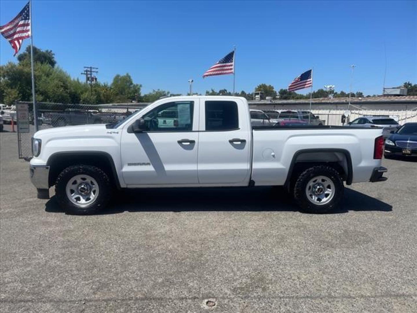 2018 Summit White GMC Sierra 1500 Base (1GTV2LEH9JZ) with an 4.3L EcoTec3 4.3L Flex Fuel V6 Direct Injection engine, 6-Speed Shiftable Automatic w/Overdrive transmission, located at 800 Riverside Ave, Roseville, CA, 95678, 916-773-4549 & Toll Free: 866-719-4393, 38.732265, -121.291039 - 4X4 DOUBLE CAB SERVICE RECORDS ONE OWNER CLEAN CARFAX - Photo#5