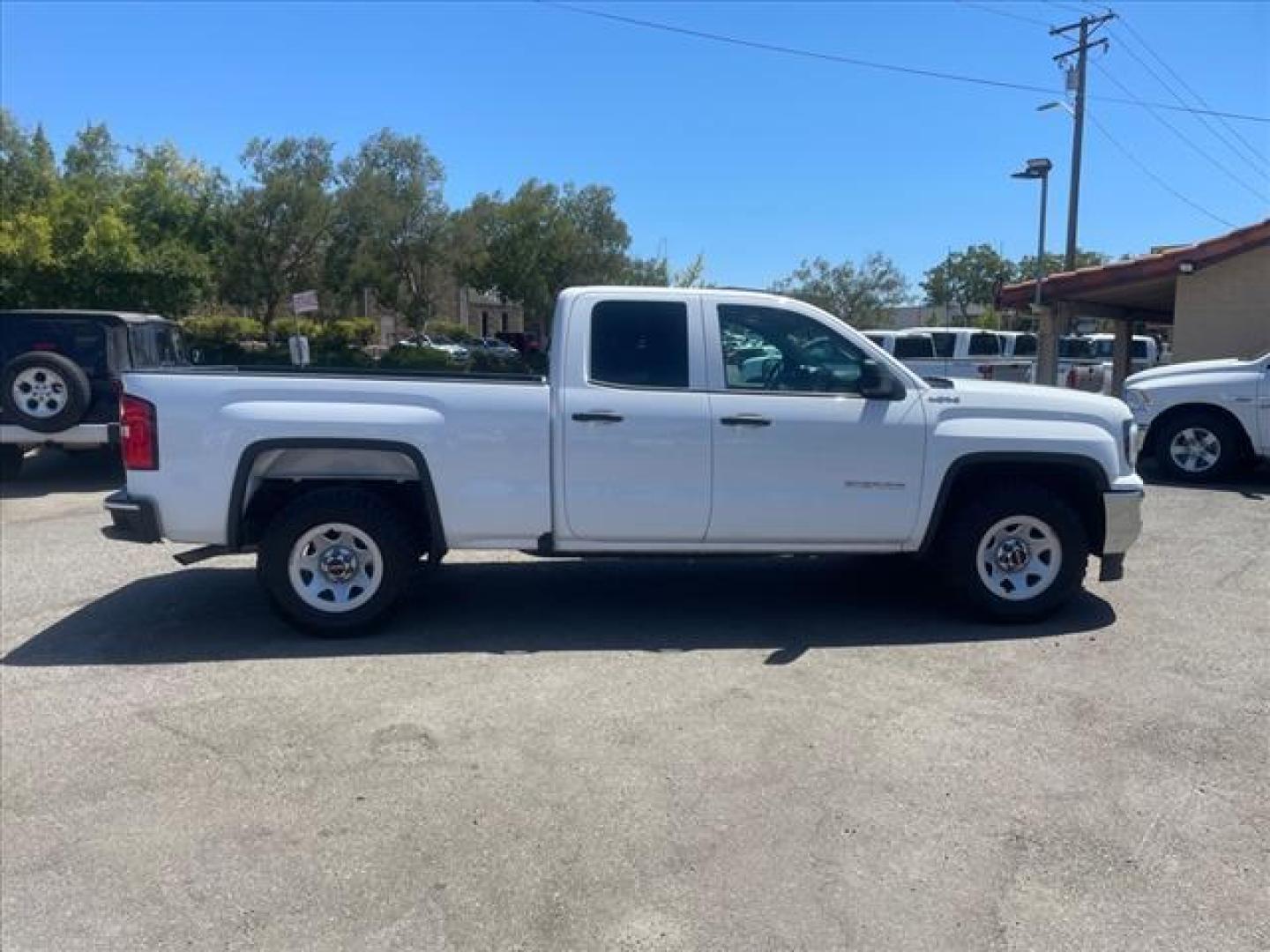 2018 Summit White GMC Sierra 1500 Base (1GTV2LEH9JZ) with an 4.3L EcoTec3 4.3L Flex Fuel V6 Direct Injection engine, 6-Speed Shiftable Automatic w/Overdrive transmission, located at 800 Riverside Ave, Roseville, CA, 95678, 916-773-4549 & Toll Free: 866-719-4393, 38.732265, -121.291039 - 4X4 DOUBLE CAB SERVICE RECORDS ONE OWNER CLEAN CARFAX - Photo#6