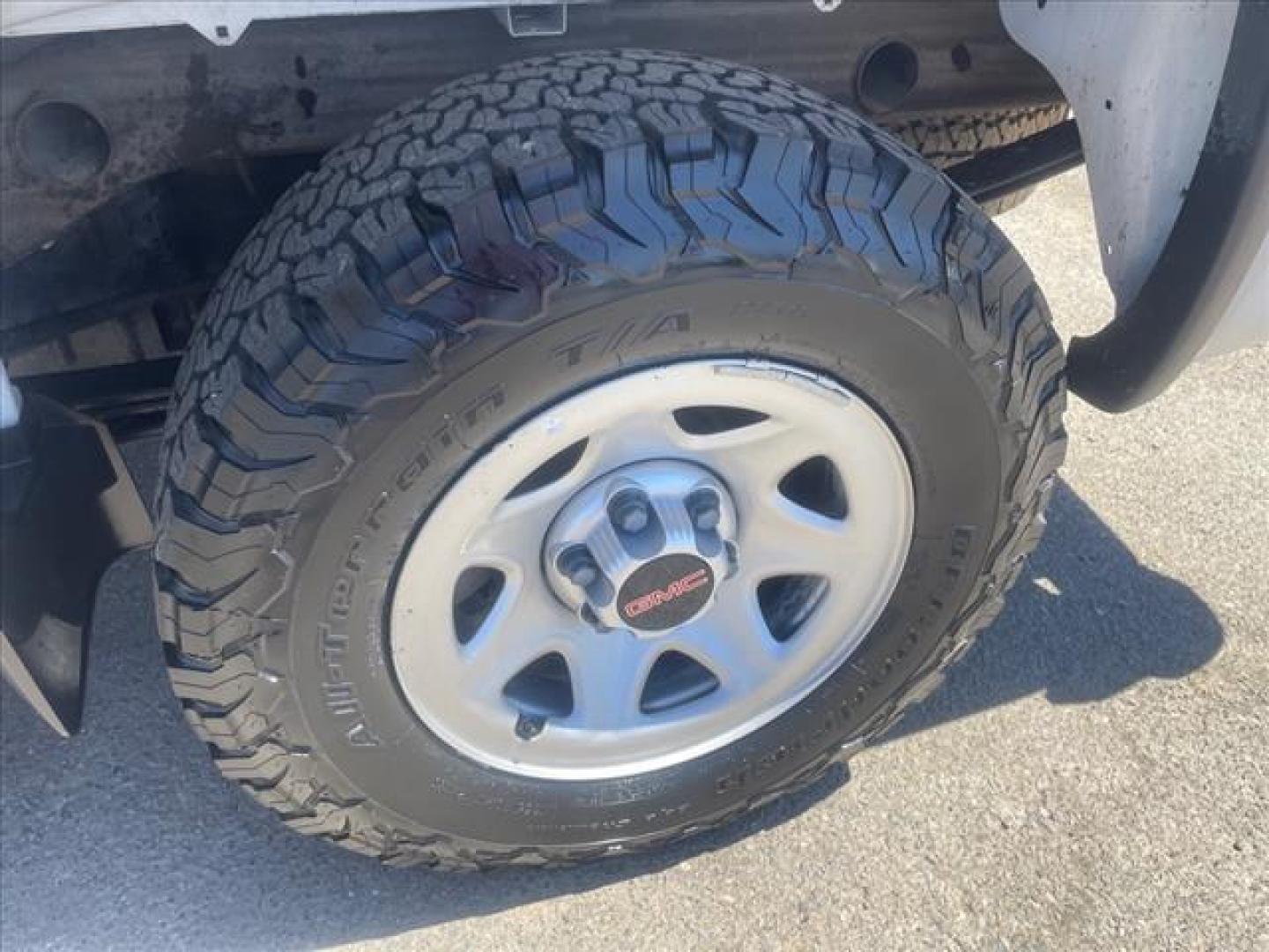 2018 Summit White GMC Sierra 1500 Base (1GTV2LEH9JZ) with an 4.3L EcoTec3 4.3L Flex Fuel V6 Direct Injection engine, 6-Speed Shiftable Automatic w/Overdrive transmission, located at 800 Riverside Ave, Roseville, CA, 95678, 916-773-4549 & Toll Free: 866-719-4393, 38.732265, -121.291039 - 4X4 DOUBLE CAB SERVICE RECORDS ONE OWNER CLEAN CARFAX - Photo#7
