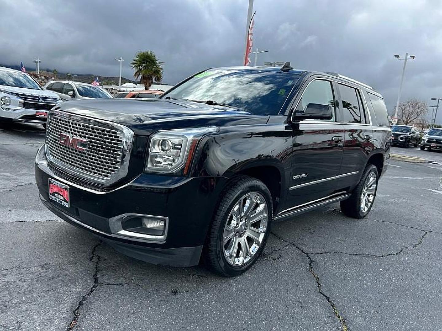2018 BLACK GMC Yukon (1GKS1CKJ1JR) with an V8 EcoTec3 6.2 Liter engine, Automatic 10-Spd w/Overdrive transmission, located at 412 Auto Vista Drive, Palmdale, 93551, (661) 945-0620, 34.592636, -118.136681 - Photo#6