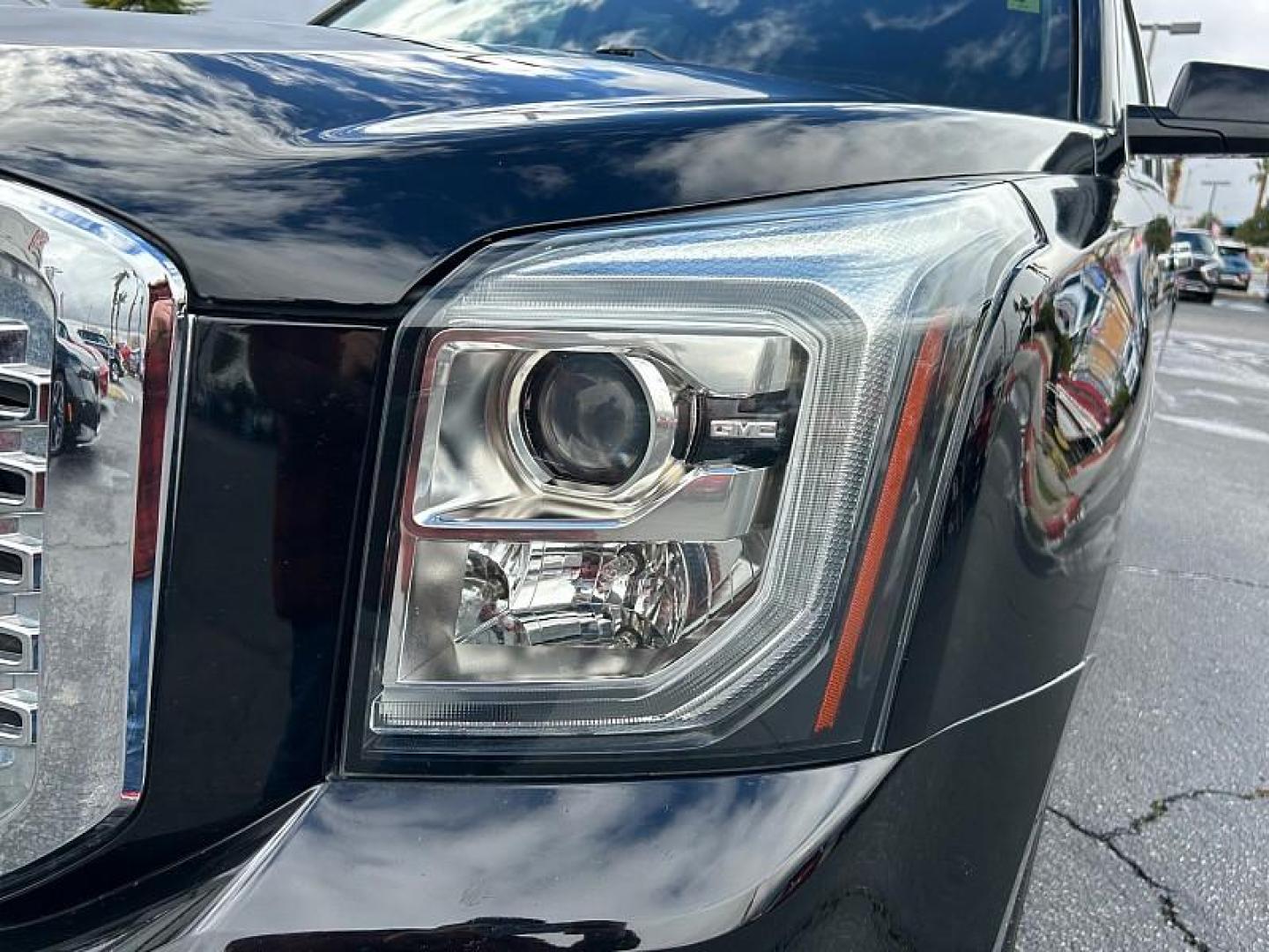 2018 BLACK GMC Yukon (1GKS1CKJ1JR) with an V8 EcoTec3 6.2 Liter engine, Automatic 10-Spd w/Overdrive transmission, located at 412 Auto Vista Drive, Palmdale, 93551, (661) 945-0620, 34.592636, -118.136681 - Photo#8