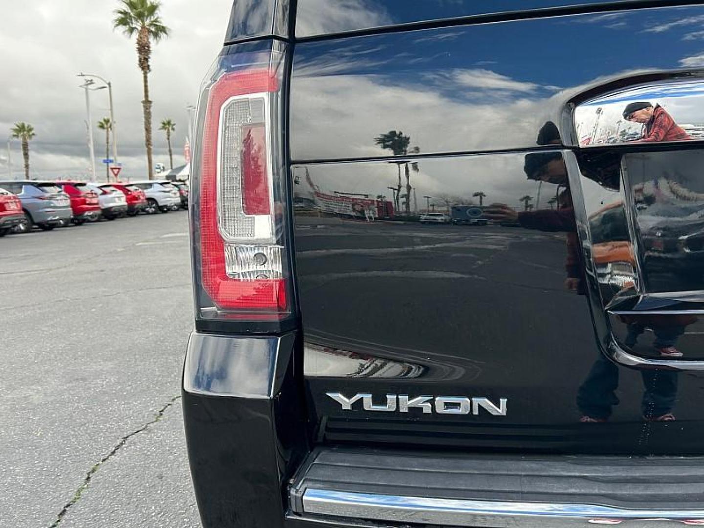 2018 BLACK GMC Yukon (1GKS1CKJ1JR) with an V8 EcoTec3 6.2 Liter engine, Automatic 10-Spd w/Overdrive transmission, located at 412 Auto Vista Drive, Palmdale, 93551, (661) 945-0620, 34.592636, -118.136681 - Photo#11