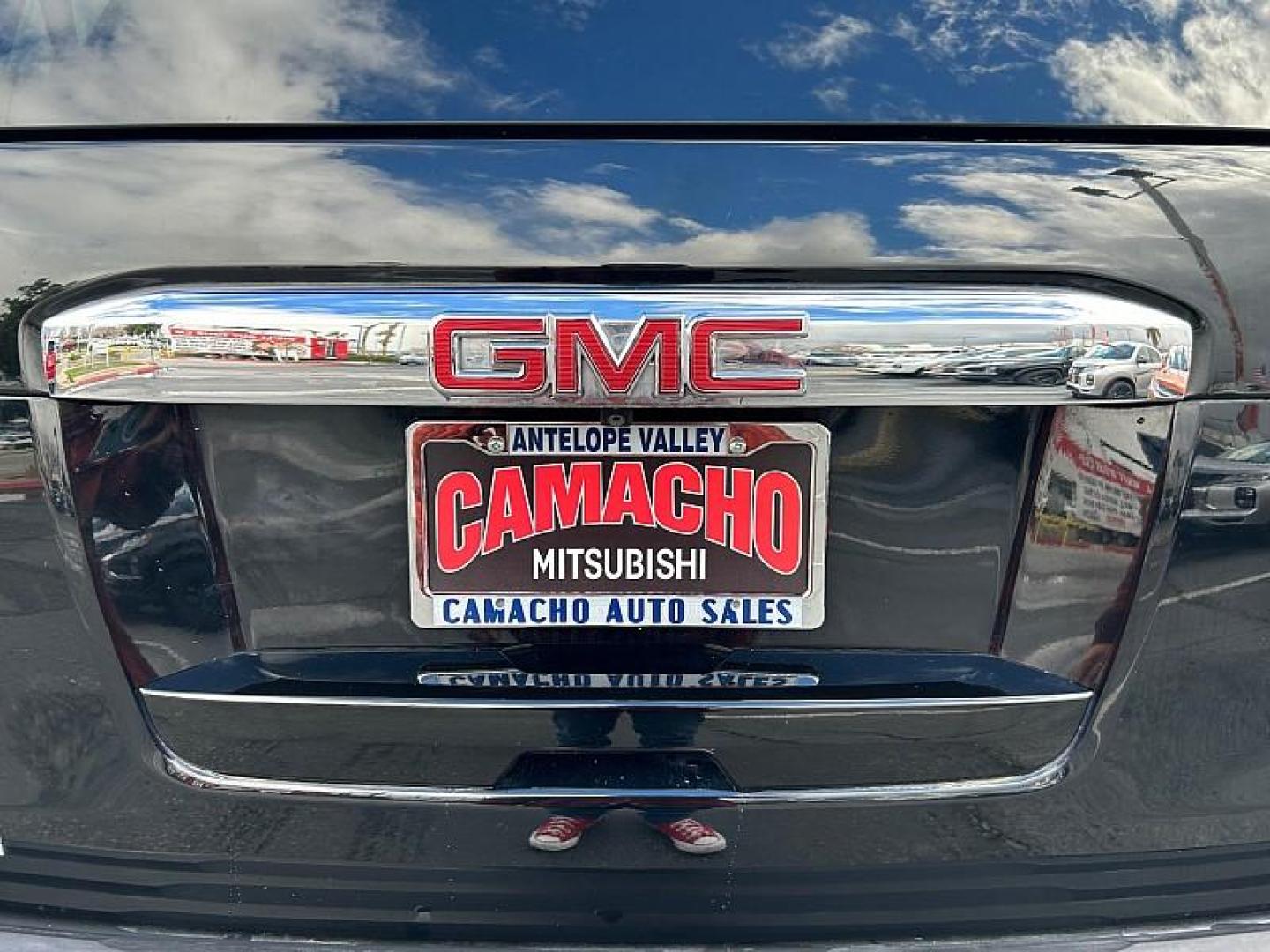 2018 BLACK GMC Yukon (1GKS1CKJ1JR) with an V8 EcoTec3 6.2 Liter engine, Automatic 10-Spd w/Overdrive transmission, located at 412 Auto Vista Drive, Palmdale, 93551, (661) 945-0620, 34.592636, -118.136681 - Photo#12