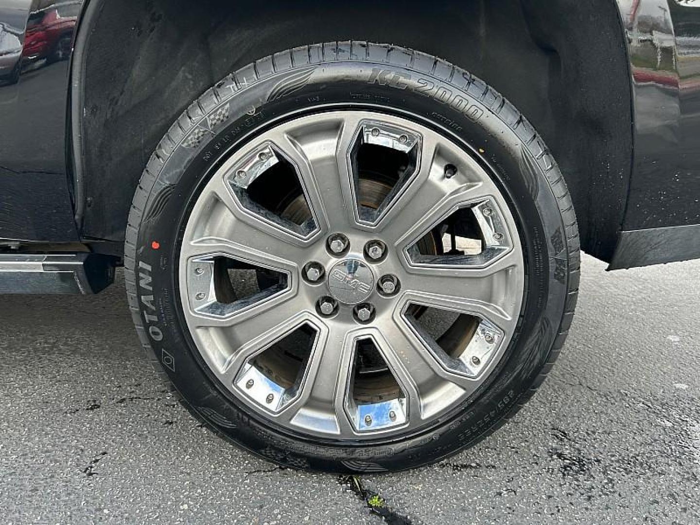 2018 BLACK GMC Yukon (1GKS1CKJ1JR) with an V8 EcoTec3 6.2 Liter engine, Automatic 10-Spd w/Overdrive transmission, located at 412 Auto Vista Drive, Palmdale, 93551, (661) 945-0620, 34.592636, -118.136681 - Photo#13