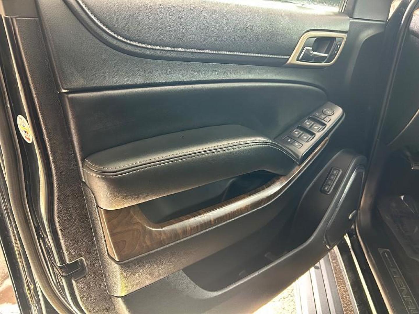 2018 BLACK GMC Yukon (1GKS1CKJ1JR) with an V8 EcoTec3 6.2 Liter engine, Automatic 10-Spd w/Overdrive transmission, located at 412 Auto Vista Drive, Palmdale, 93551, (661) 945-0620, 34.592636, -118.136681 - Photo#16