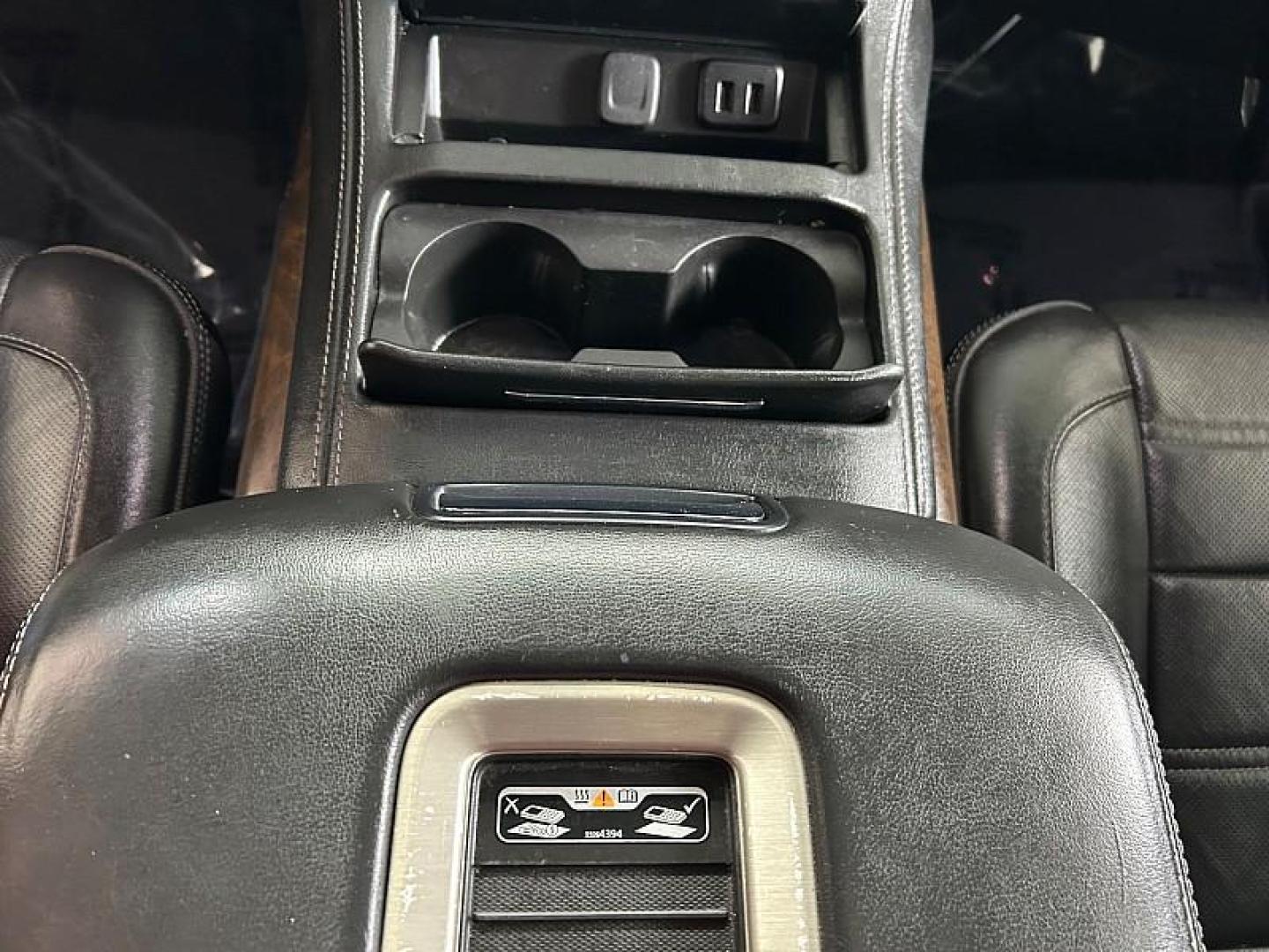 2018 BLACK GMC Yukon (1GKS1CKJ1JR) with an V8 EcoTec3 6.2 Liter engine, Automatic 10-Spd w/Overdrive transmission, located at 412 Auto Vista Drive, Palmdale, 93551, (661) 945-0620, 34.592636, -118.136681 - Photo#23