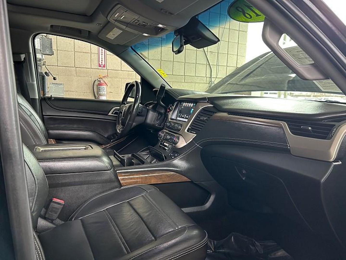 2018 BLACK GMC Yukon (1GKS1CKJ1JR) with an V8 EcoTec3 6.2 Liter engine, Automatic 10-Spd w/Overdrive transmission, located at 412 Auto Vista Drive, Palmdale, 93551, (661) 945-0620, 34.592636, -118.136681 - Photo#28