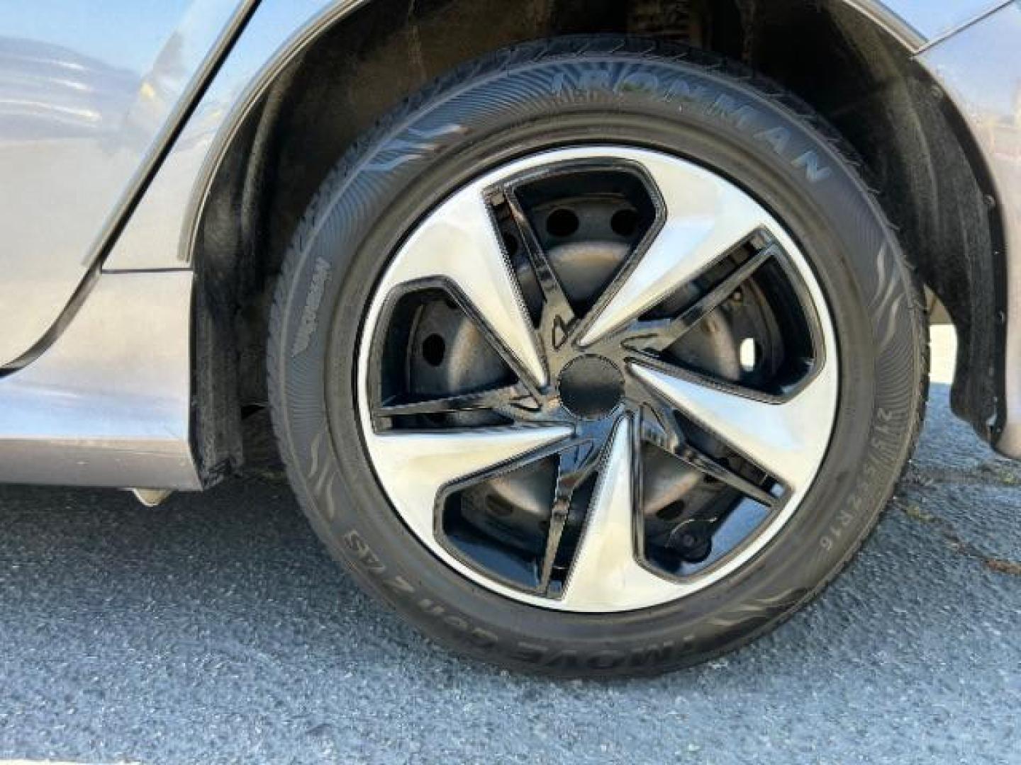 2018 GRAY Honda Civic Sedan (2HGFC2F56JH) , Automatic transmission, located at 412 Auto Vista Drive, Palmdale, 93551, (661) 945-0620, 34.592636, -118.136681 - Photo#13