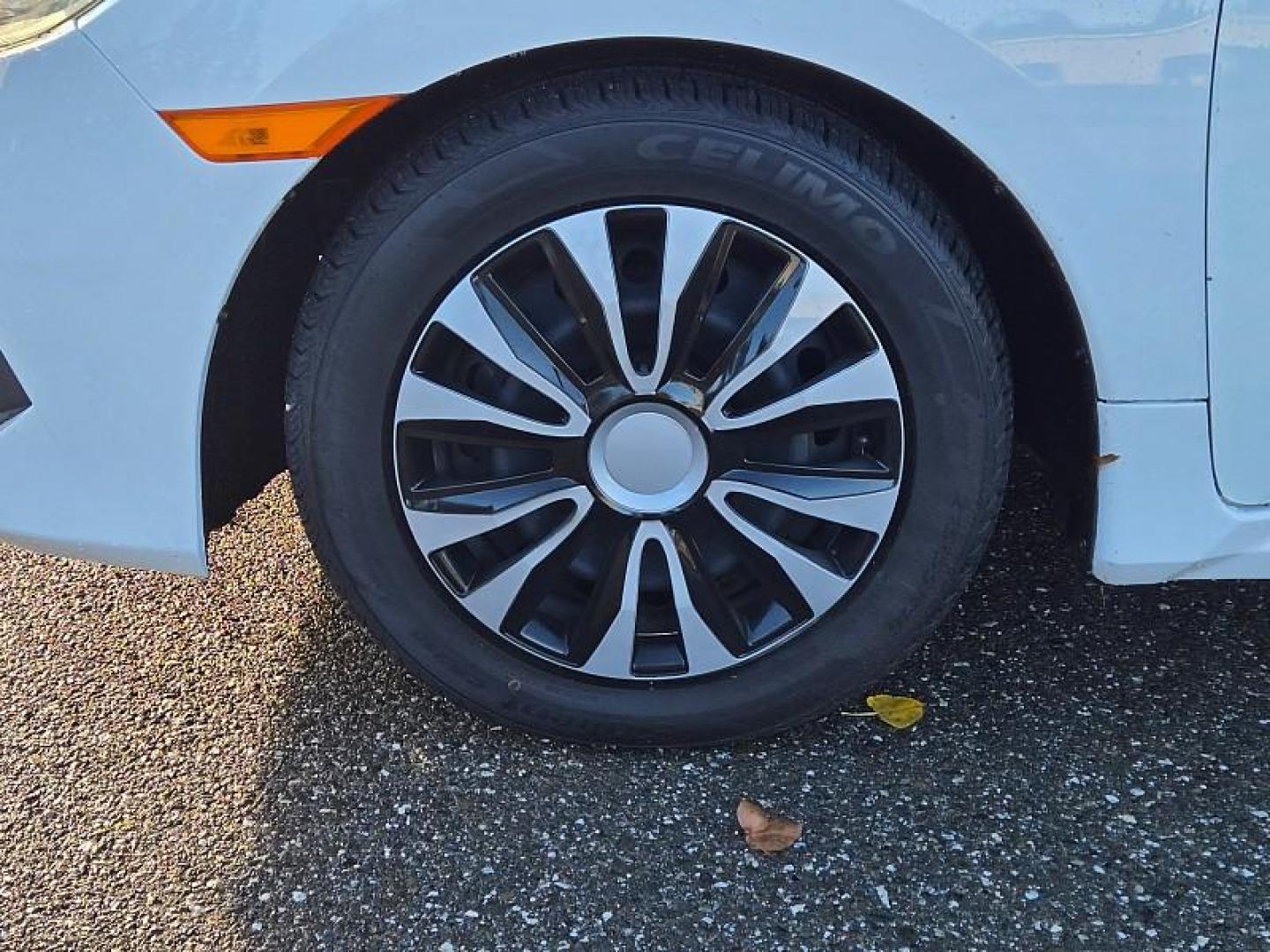 2018 WHITE Honda Civic Sedan (19XFC2F52JE) with an 4-Cyl i-VTEC 2.0 Liter engine, Automatic transmission, located at 246 E Walker St., Orland, 95963, (530) 865-5800, 39.747589, -122.178398 - Photo#26