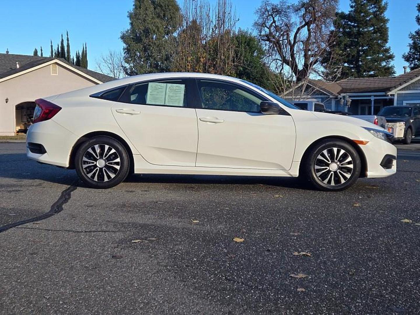 2018 WHITE Honda Civic Sedan (19XFC2F52JE) with an 4-Cyl i-VTEC 2.0 Liter engine, Automatic transmission, located at 246 E Walker St., Orland, 95963, (530) 865-5800, 39.747589, -122.178398 - Photo#8