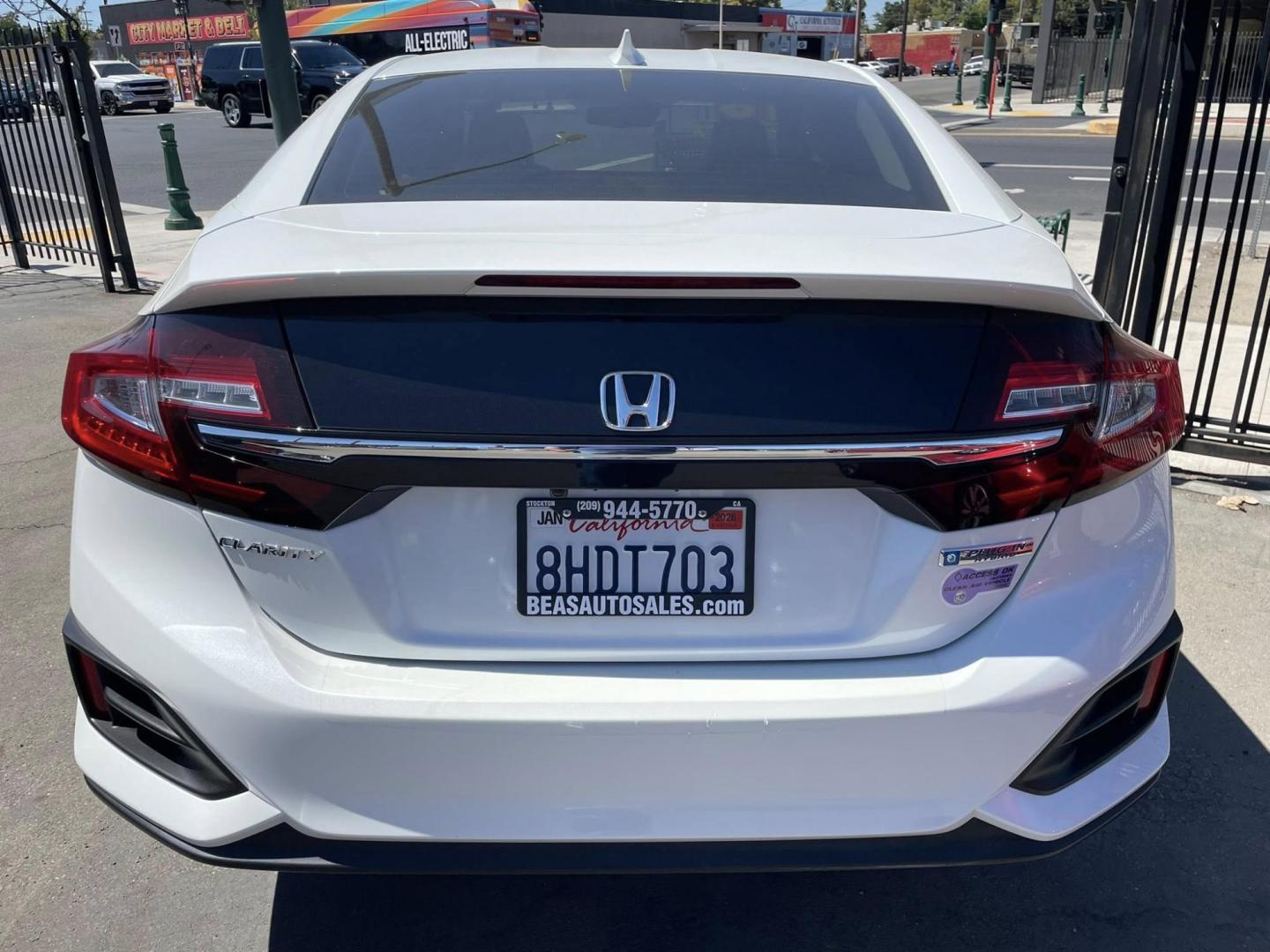 2018 Honda Clarity Plug-In Hybrid (JHMZC5F15JC) with an 1.5L L4 DOHC 16V HYBRID engine, CVT transmission, located at 744 E Miner Ave, Stockton, CA, 95202, (209) 944-5770, 37.956863, -121.282082 - PLUS TAXES AND FEES NO CHARGER AVAILABLE - Photo#9
