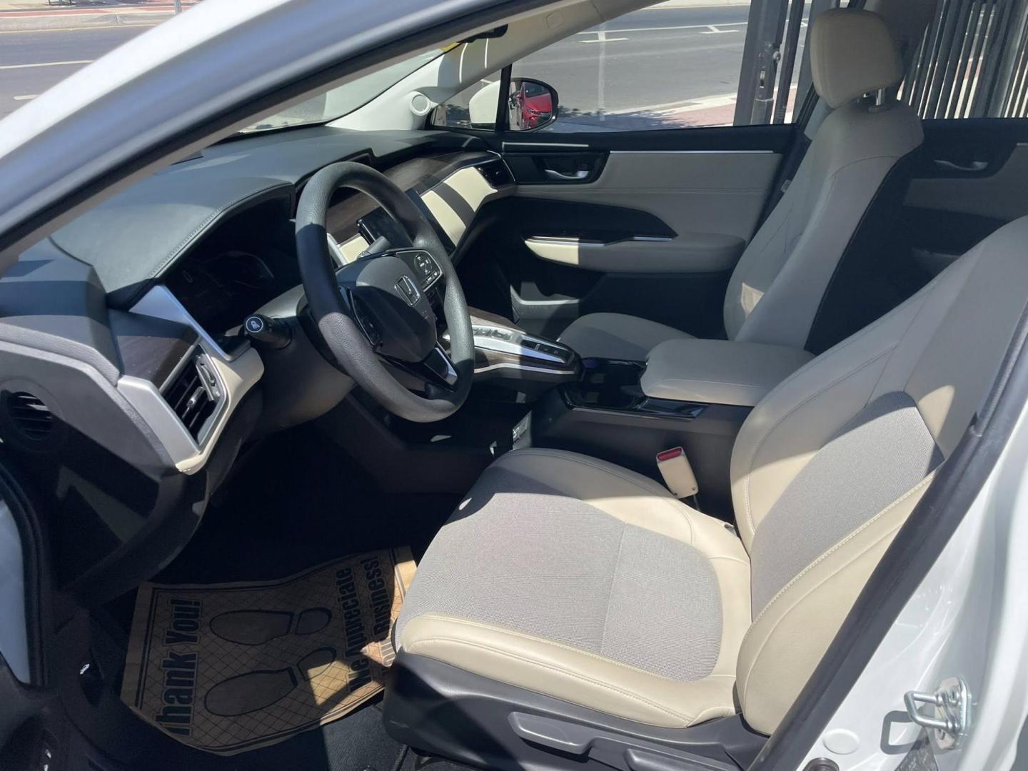 2018 Honda Clarity Plug-In Hybrid (JHMZC5F17JC) with an 1.5L L4 DOHC 16V HYBRID engine, CVT transmission, located at 744 E Miner Ave, Stockton, CA, 95202, (209) 944-5770, 37.956863, -121.282082 - PLUS TAXES AND FEES NO CHARGER AVAIALBLE - Photo#5
