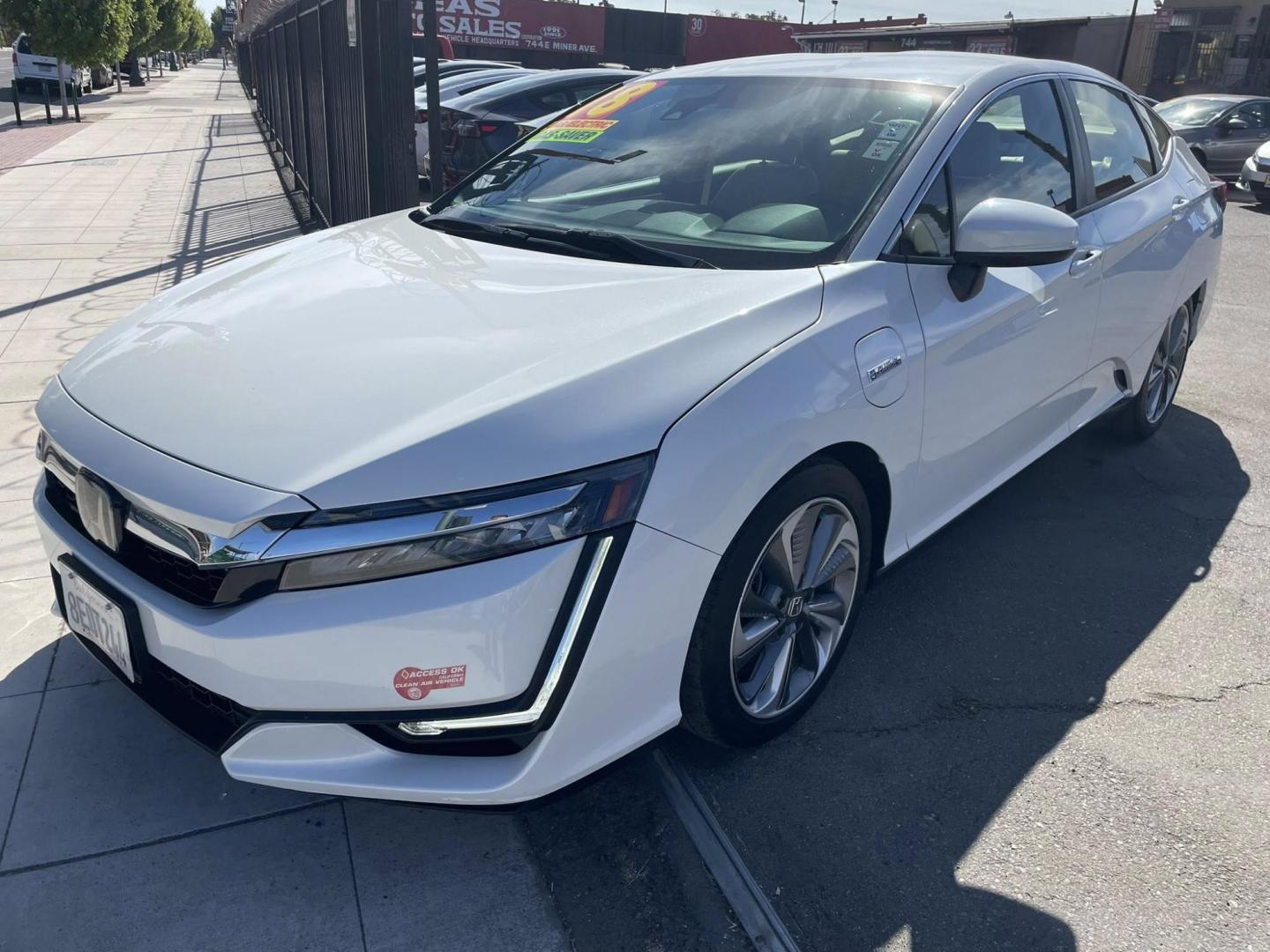 2018 Honda Clarity Plug-In Hybrid (JHMZC5F13JC) with an 1.5L L4 DOHC 16V HYBRID engine, CVT transmission, located at 744 E Miner Ave, Stockton, CA, 95202, (209) 944-5770, 37.956863, -121.282082 - PLUS TAXES AND FEES NO CHARGER AVAILABLE - Photo#3