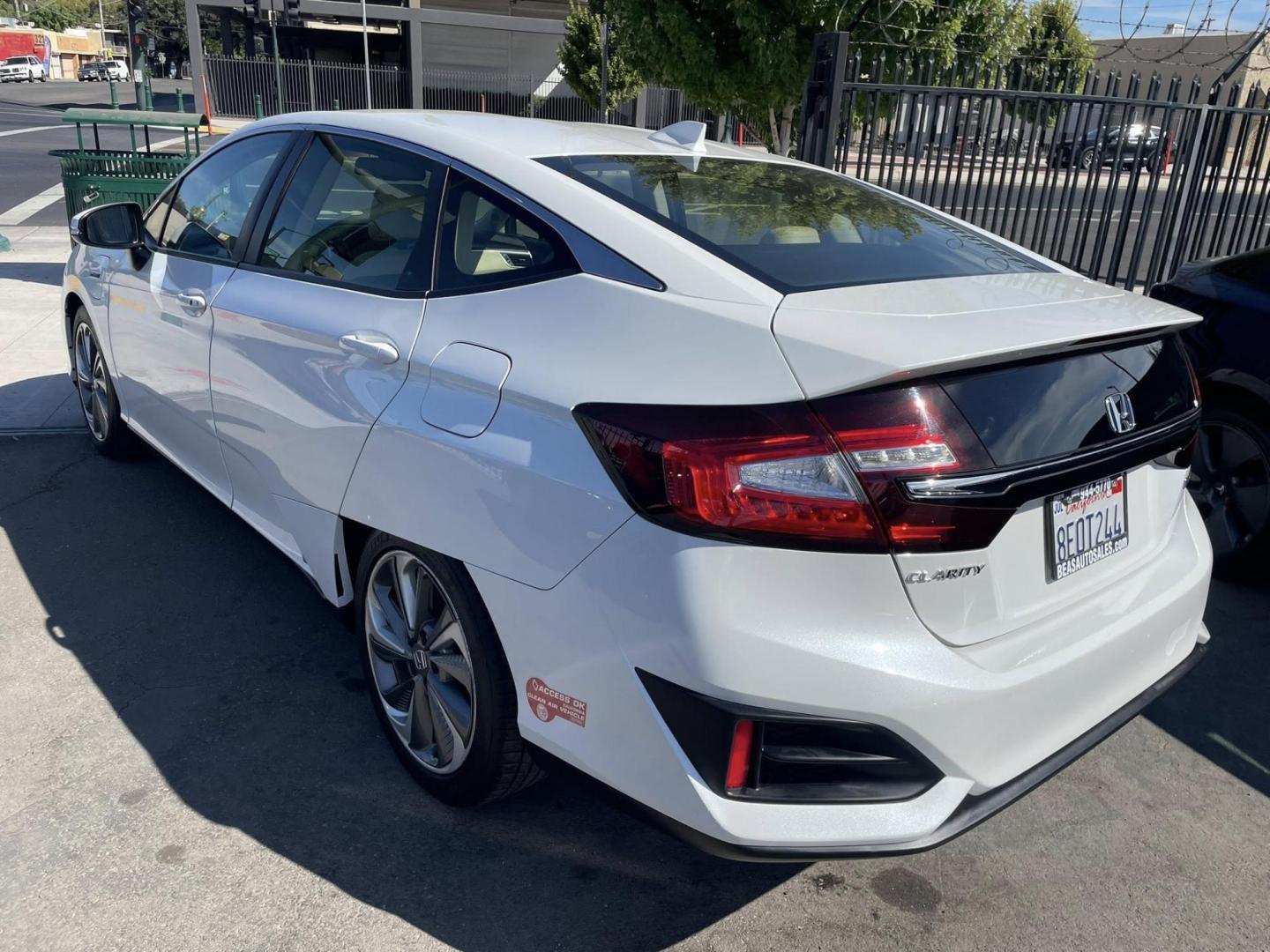 2018 Honda Clarity Plug-In Hybrid (JHMZC5F13JC) with an 1.5L L4 DOHC 16V HYBRID engine, CVT transmission, located at 744 E Miner Ave, Stockton, CA, 95202, (209) 944-5770, 37.956863, -121.282082 - PLUS TAXES AND FEES NO CHARGER AVAILABLE - Photo#11