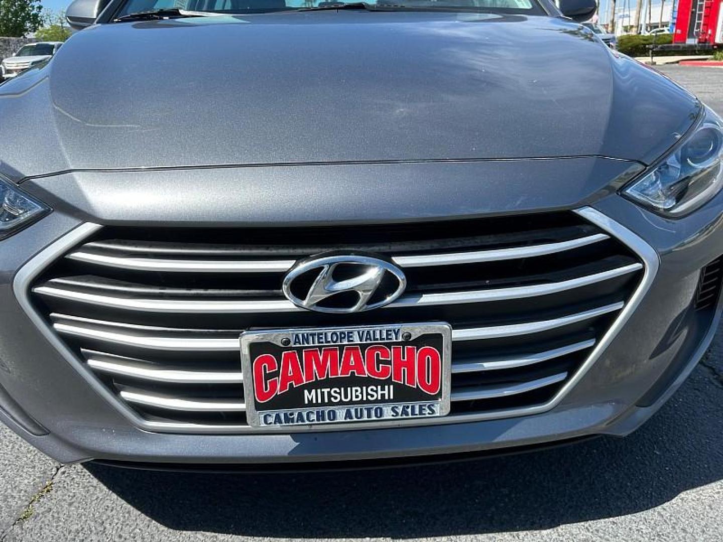 2018 GRAY Hyundai Elantra (5NPD74LF9JH) with an 4-Cyl 2.0 Liter engine, Auto 6-Spd Shiftronic transmission, located at 412 Auto Vista Drive, Palmdale, 93551, (661) 945-0620, 34.592636, -118.136681 - Photo#9