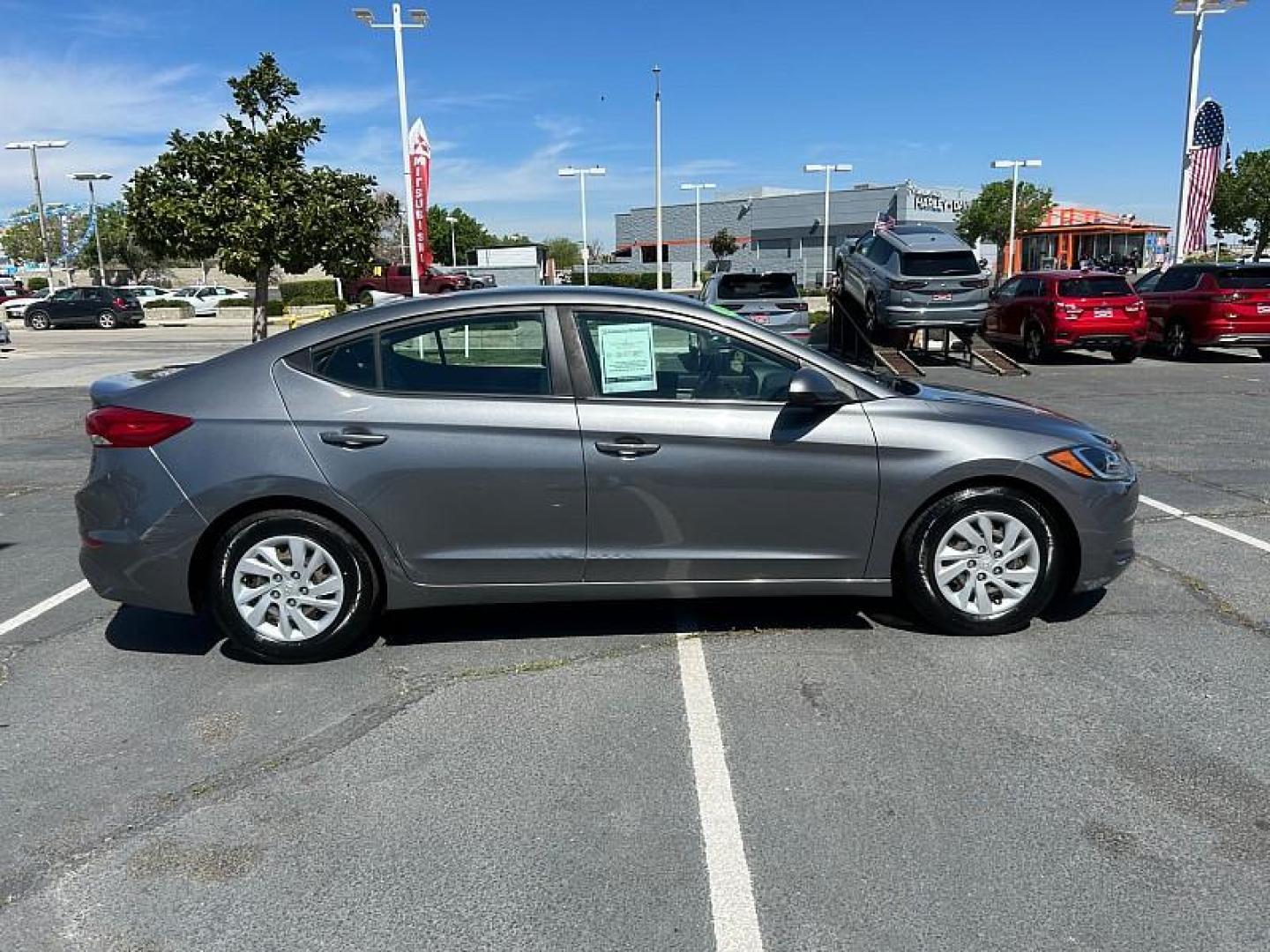 2018 GRAY Hyundai Elantra (5NPD74LF9JH) with an 4-Cyl 2.0 Liter engine, Auto 6-Spd Shiftronic transmission, located at 412 Auto Vista Drive, Palmdale, 93551, (661) 945-0620, 34.592636, -118.136681 - Photo#10