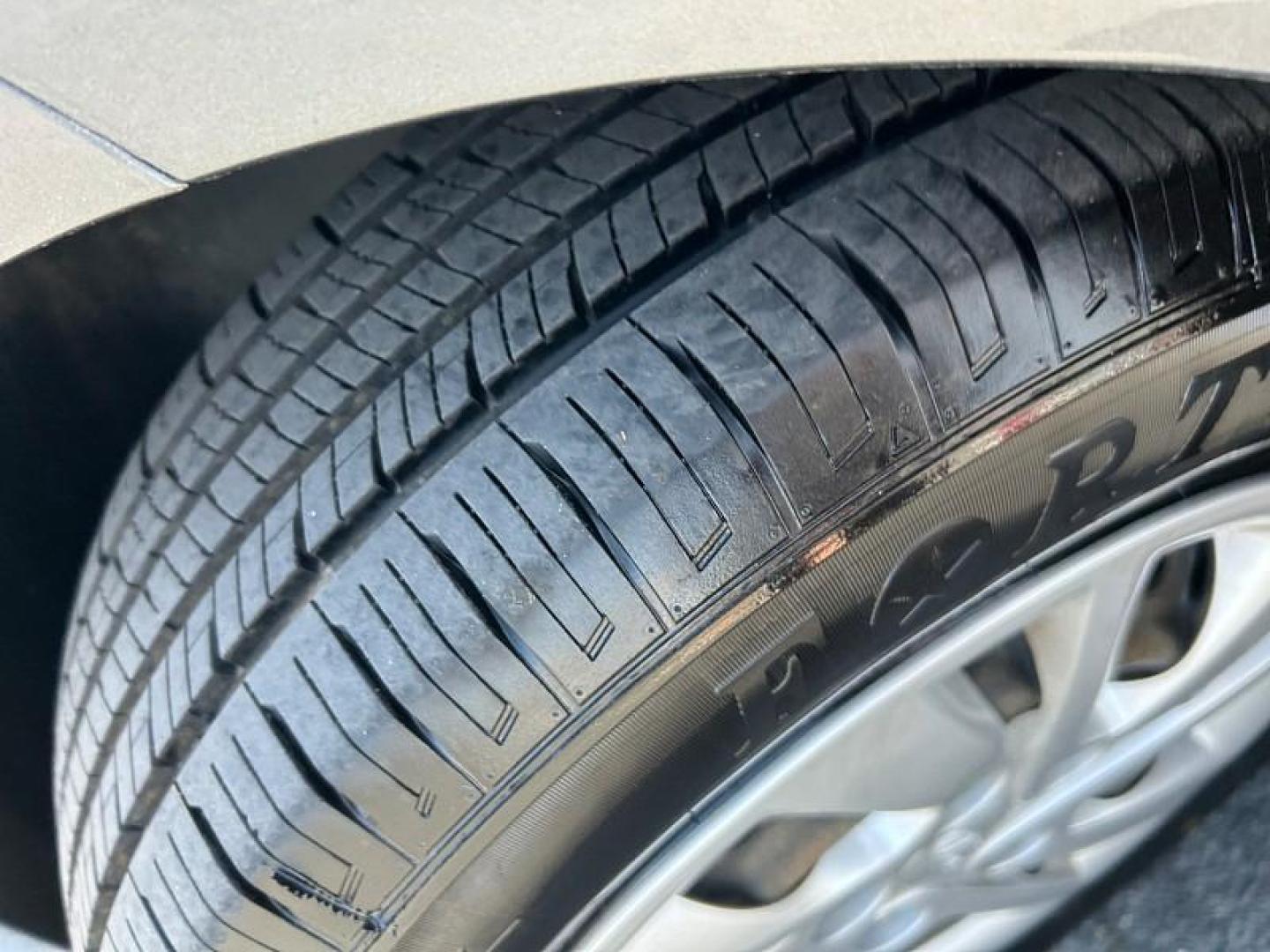 2018 GRAY Hyundai Elantra (5NPD74LF9JH) with an 4-Cyl 2.0 Liter engine, Auto 6-Spd Shiftronic transmission, located at 412 Auto Vista Drive, Palmdale, 93551, (661) 945-0620, 34.592636, -118.136681 - Photo#15