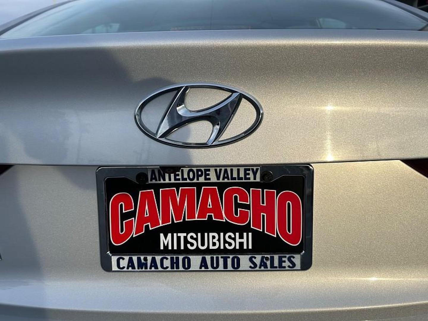 2018 SILVER Hyundai Elantra (KMHD84LF6JU) with an 4-Cyl 2.0 Liter engine, Auto 6-Spd Shiftronic transmission, located at 412 Auto Vista Drive, Palmdale, 93551, (661) 945-0620, 34.592636, -118.136681 - Photo#11