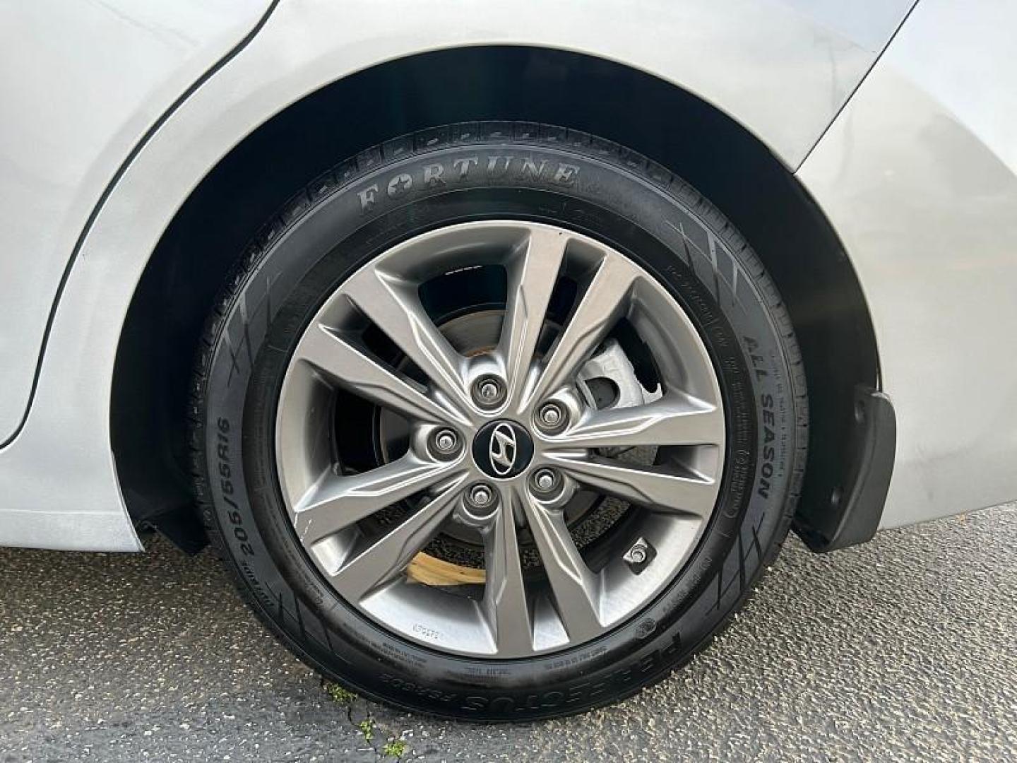 2018 SILVER Hyundai Elantra (KMHD84LF6JU) with an 4-Cyl 2.0 Liter engine, Auto 6-Spd Shiftronic transmission, located at 412 Auto Vista Drive, Palmdale, 93551, (661) 945-0620, 34.592636, -118.136681 - Photo#12