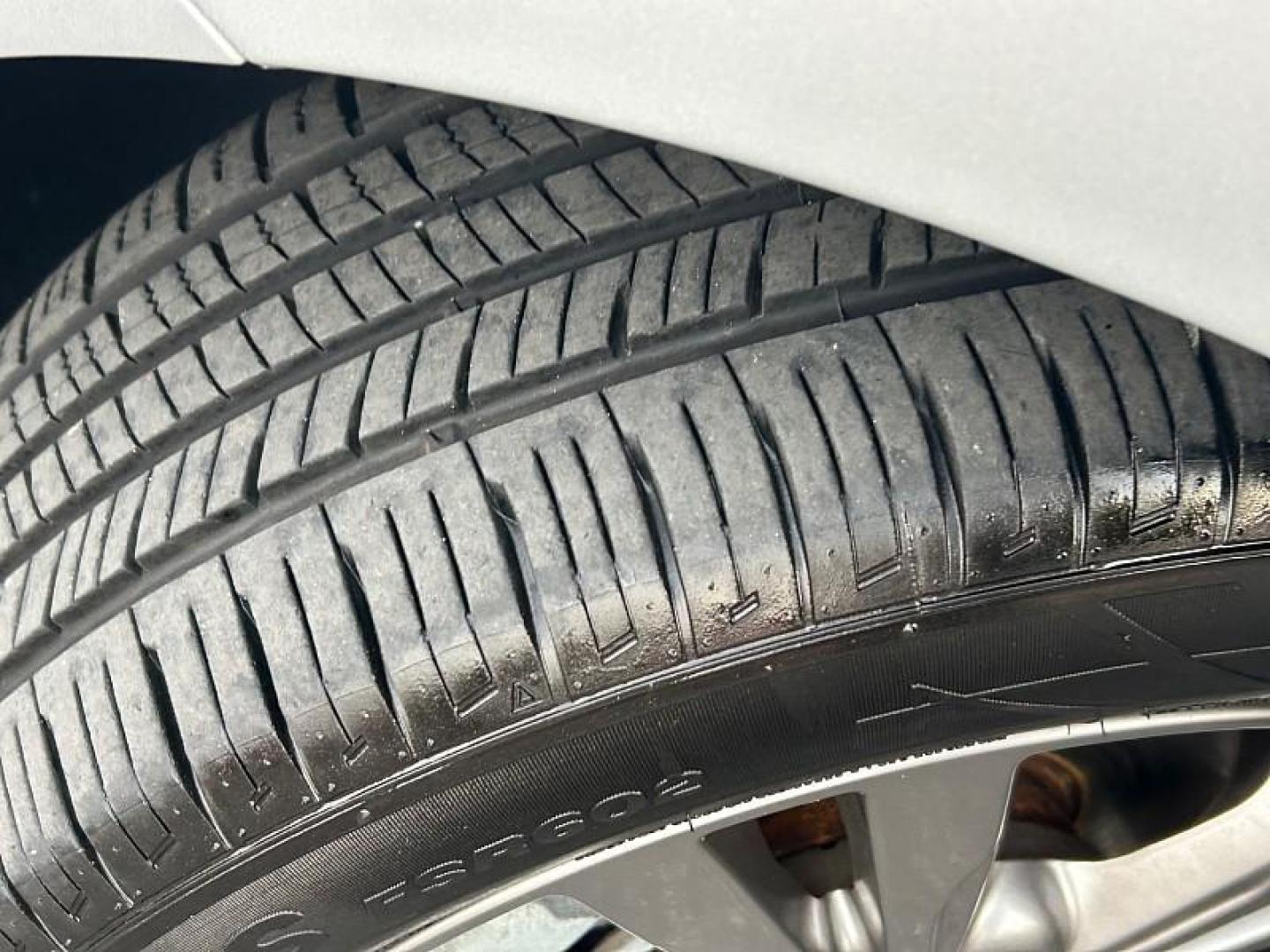 2018 SILVER Hyundai Elantra (KMHD84LF6JU) with an 4-Cyl 2.0 Liter engine, Auto 6-Spd Shiftronic transmission, located at 412 Auto Vista Drive, Palmdale, 93551, (661) 945-0620, 34.592636, -118.136681 - Photo#13