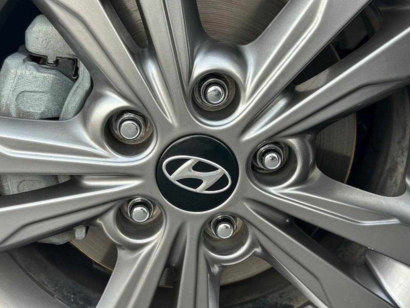 2018 SILVER Hyundai Elantra (KMHD84LF6JU) with an 4-Cyl 2.0 Liter engine, Auto 6-Spd Shiftronic transmission, located at 412 Auto Vista Drive, Palmdale, 93551, (661) 945-0620, 34.592636, -118.136681 - Photo#14