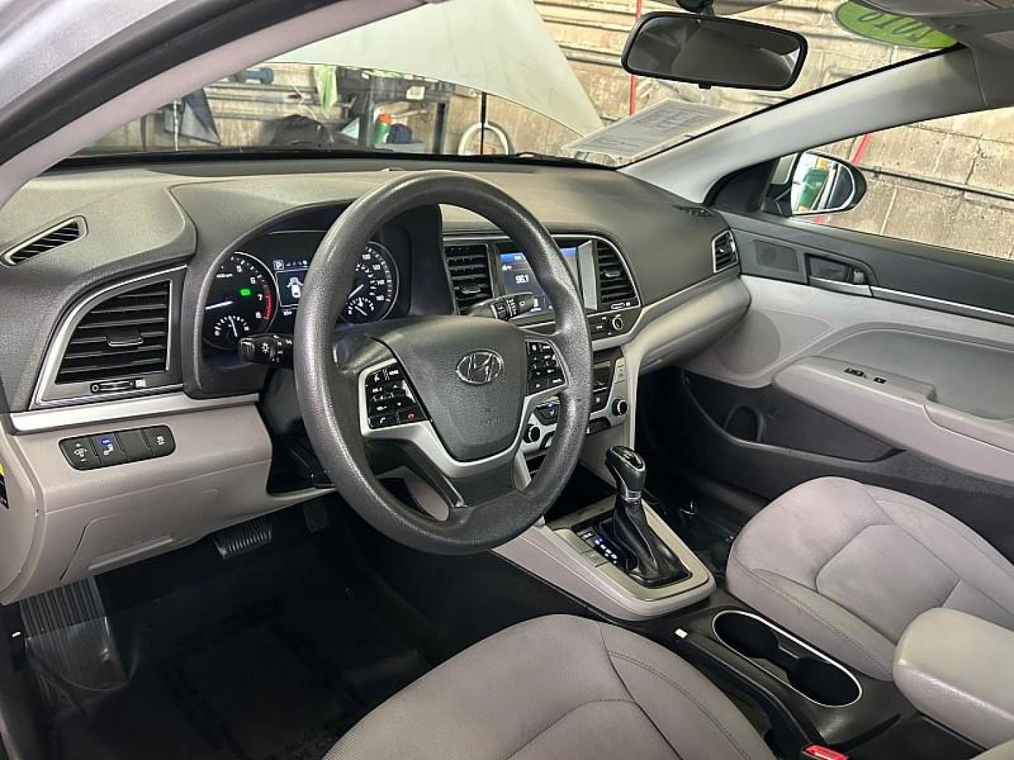2018 SILVER Hyundai Elantra (KMHD84LF6JU) with an 4-Cyl 2.0 Liter engine, Auto 6-Spd Shiftronic transmission, located at 412 Auto Vista Drive, Palmdale, 93551, (661) 945-0620, 34.592636, -118.136681 - Photo#17