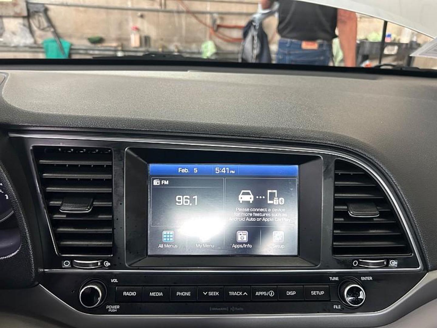 2018 SILVER Hyundai Elantra (KMHD84LF6JU) with an 4-Cyl 2.0 Liter engine, Auto 6-Spd Shiftronic transmission, located at 412 Auto Vista Drive, Palmdale, 93551, (661) 945-0620, 34.592636, -118.136681 - Photo#24