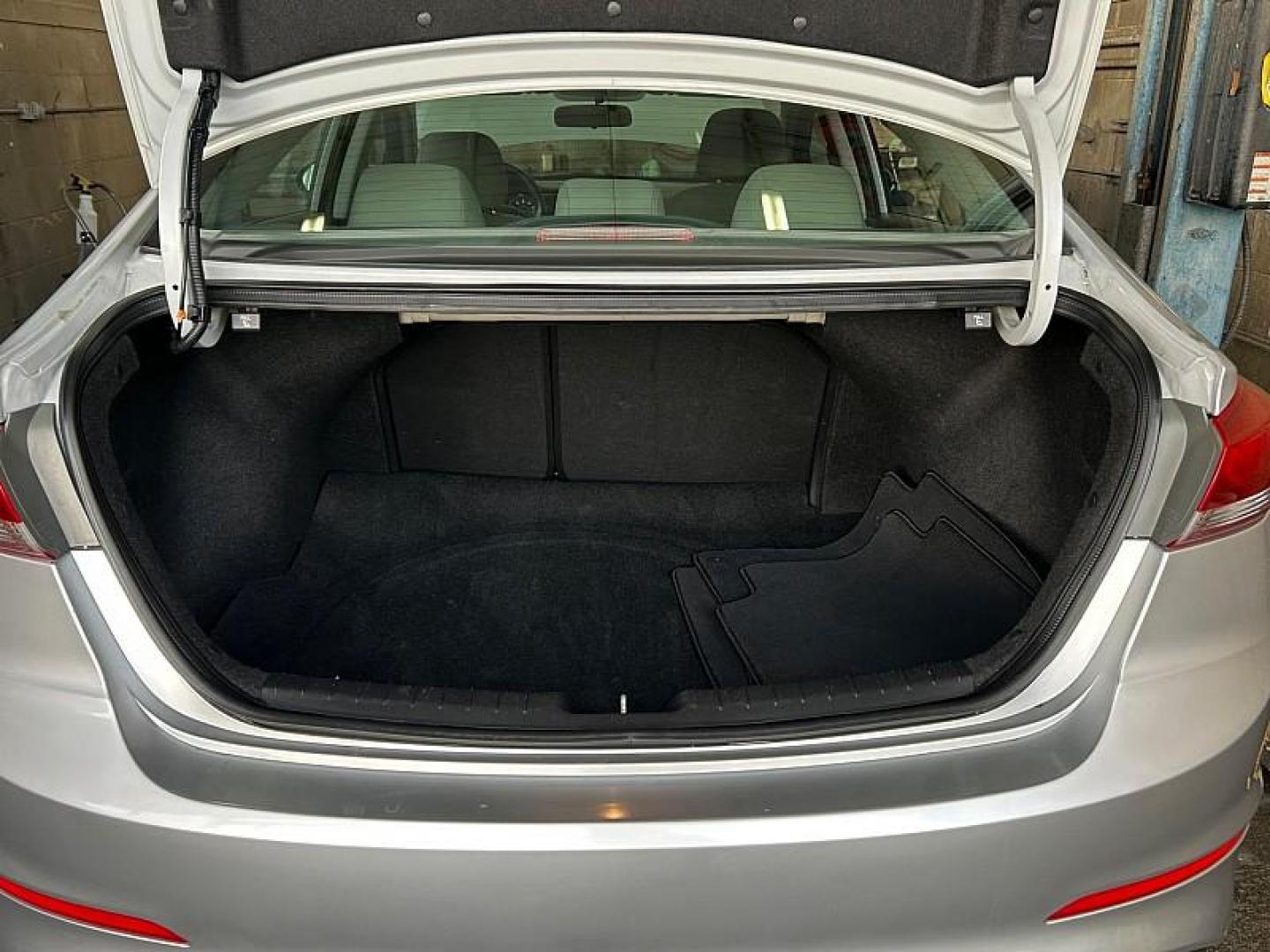 2018 SILVER Hyundai Elantra (KMHD84LF6JU) with an 4-Cyl 2.0 Liter engine, Auto 6-Spd Shiftronic transmission, located at 412 Auto Vista Drive, Palmdale, 93551, (661) 945-0620, 34.592636, -118.136681 - Photo#27