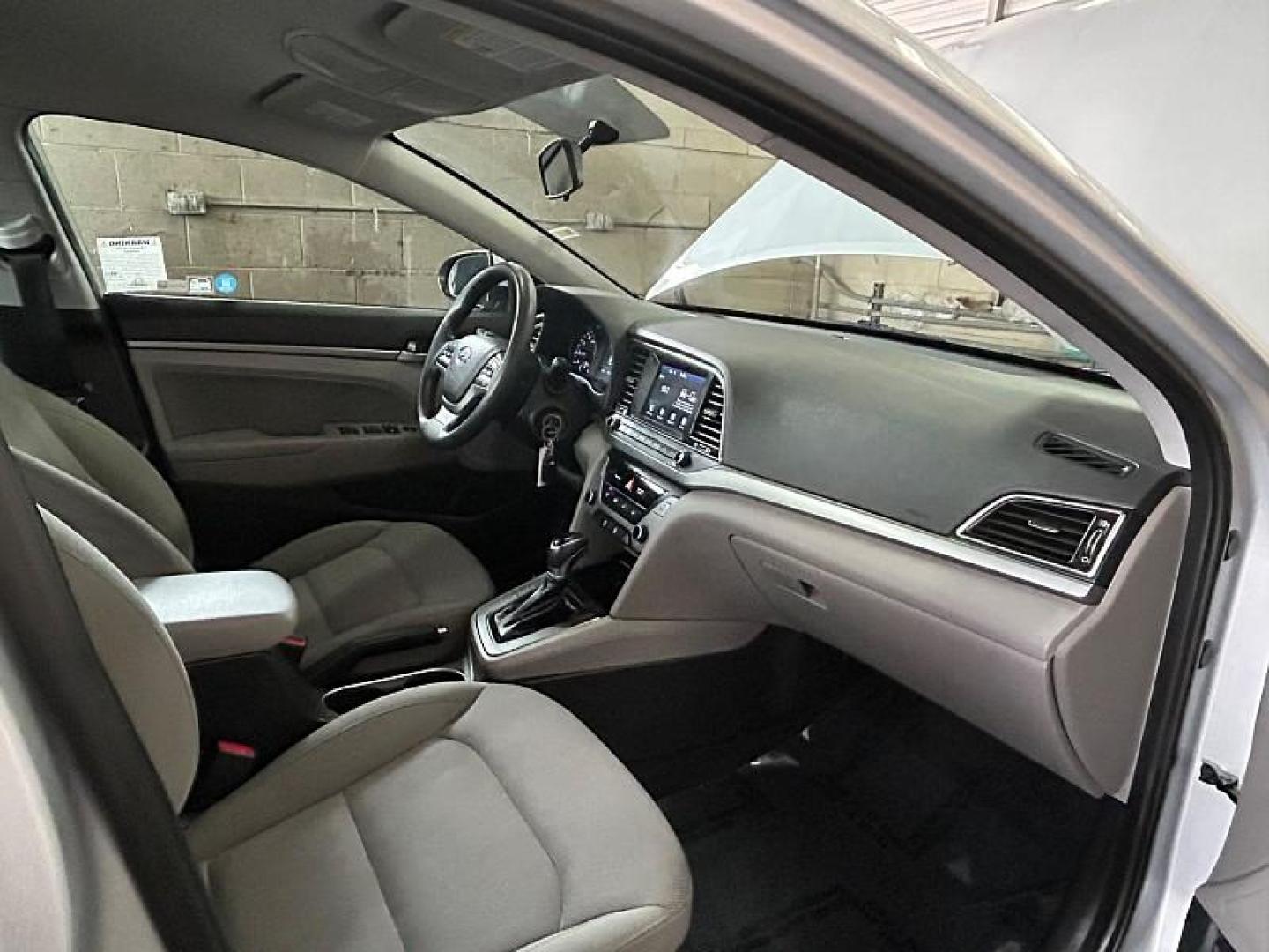 2018 SILVER Hyundai Elantra (KMHD84LF6JU) with an 4-Cyl 2.0 Liter engine, Auto 6-Spd Shiftronic transmission, located at 412 Auto Vista Drive, Palmdale, 93551, (661) 945-0620, 34.592636, -118.136681 - Photo#29