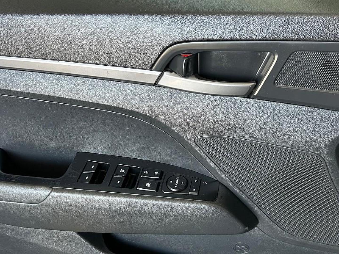 2018 SILVER HYUNDAI ELANTRA (KMHD74LF8JU) , located at 412 Auto Vista Drive, Palmdale, 93551, (661) 945-0620, 34.592636, -118.136681 - Photo#1