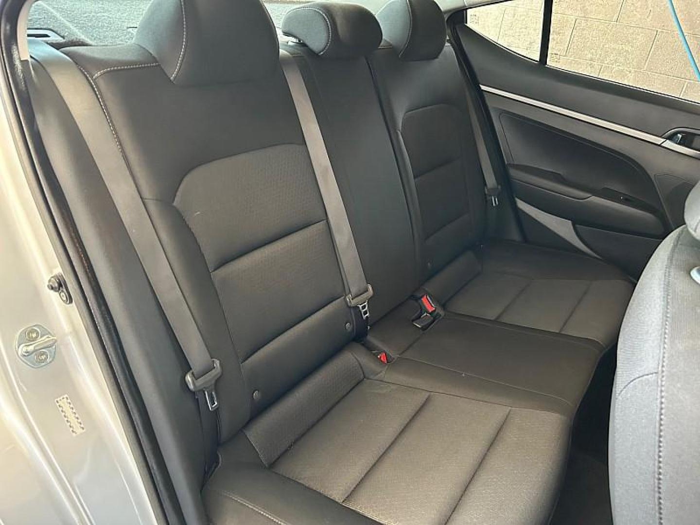 2018 SILVER HYUNDAI ELANTRA (KMHD74LF8JU) , located at 412 Auto Vista Drive, Palmdale, 93551, (661) 945-0620, 34.592636, -118.136681 - Photo#3