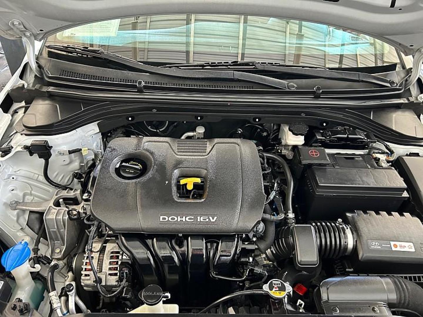 2018 SILVER HYUNDAI ELANTRA (KMHD74LF8JU) , located at 412 Auto Vista Drive, Palmdale, 93551, (661) 945-0620, 34.592636, -118.136681 - Photo#5