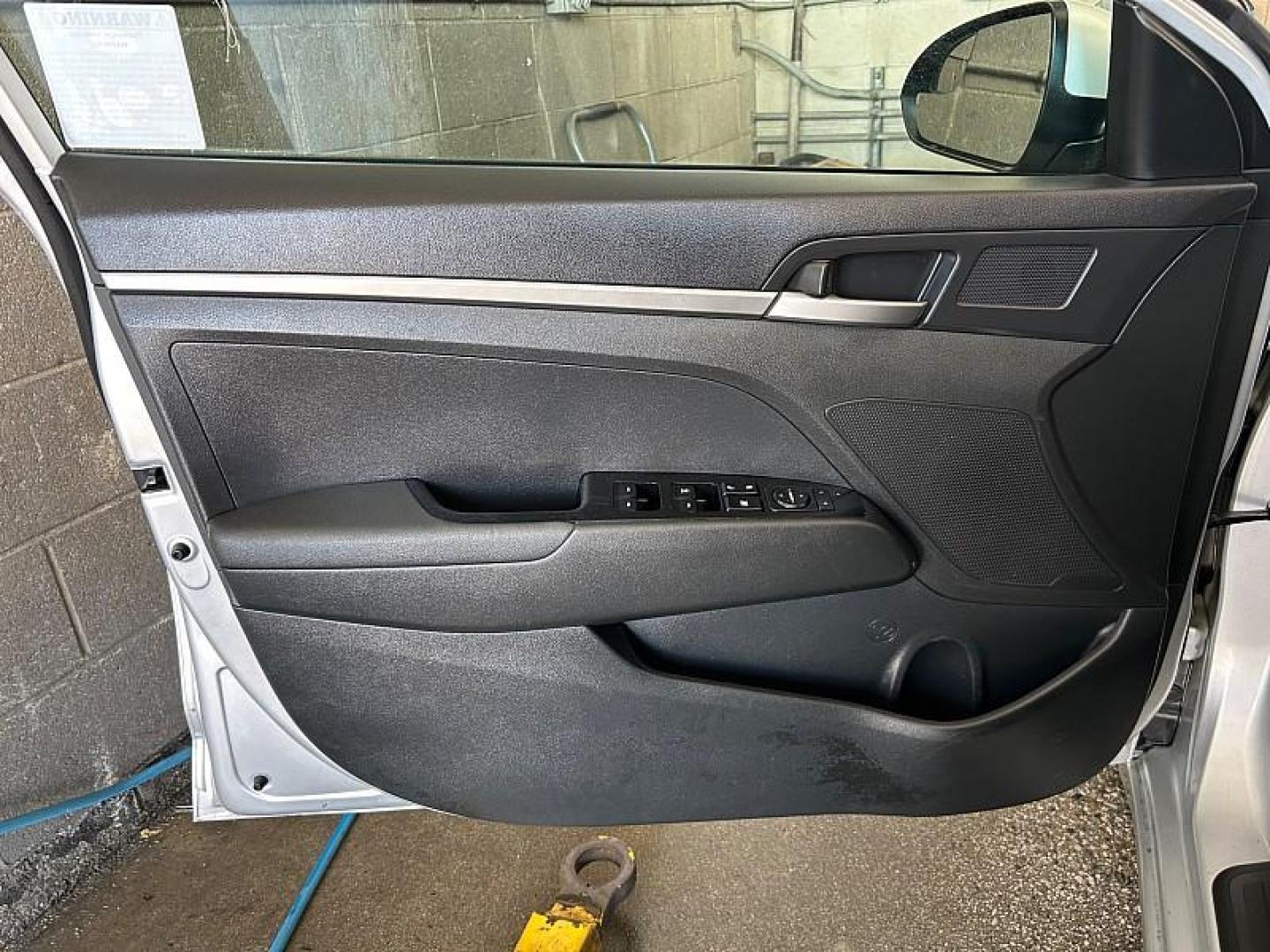 2018 SILVER HYUNDAI ELANTRA (KMHD74LF8JU) , located at 412 Auto Vista Drive, Palmdale, 93551, (661) 945-0620, 34.592636, -118.136681 - Photo#15
