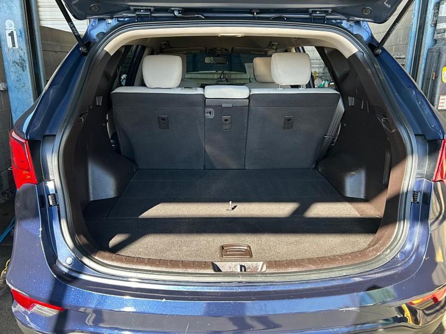 2018 BLUE Hyundai Santa Fe Sport (5XYZTDLB1JG) with an 4-Cyl GDI 2.4 Liter engine, Automatic 6-Spd w/Shiftronic transmission, located at 412 Auto Vista Drive, Palmdale, 93551, (661) 945-0620, 34.592636, -118.136681 - Photo#20