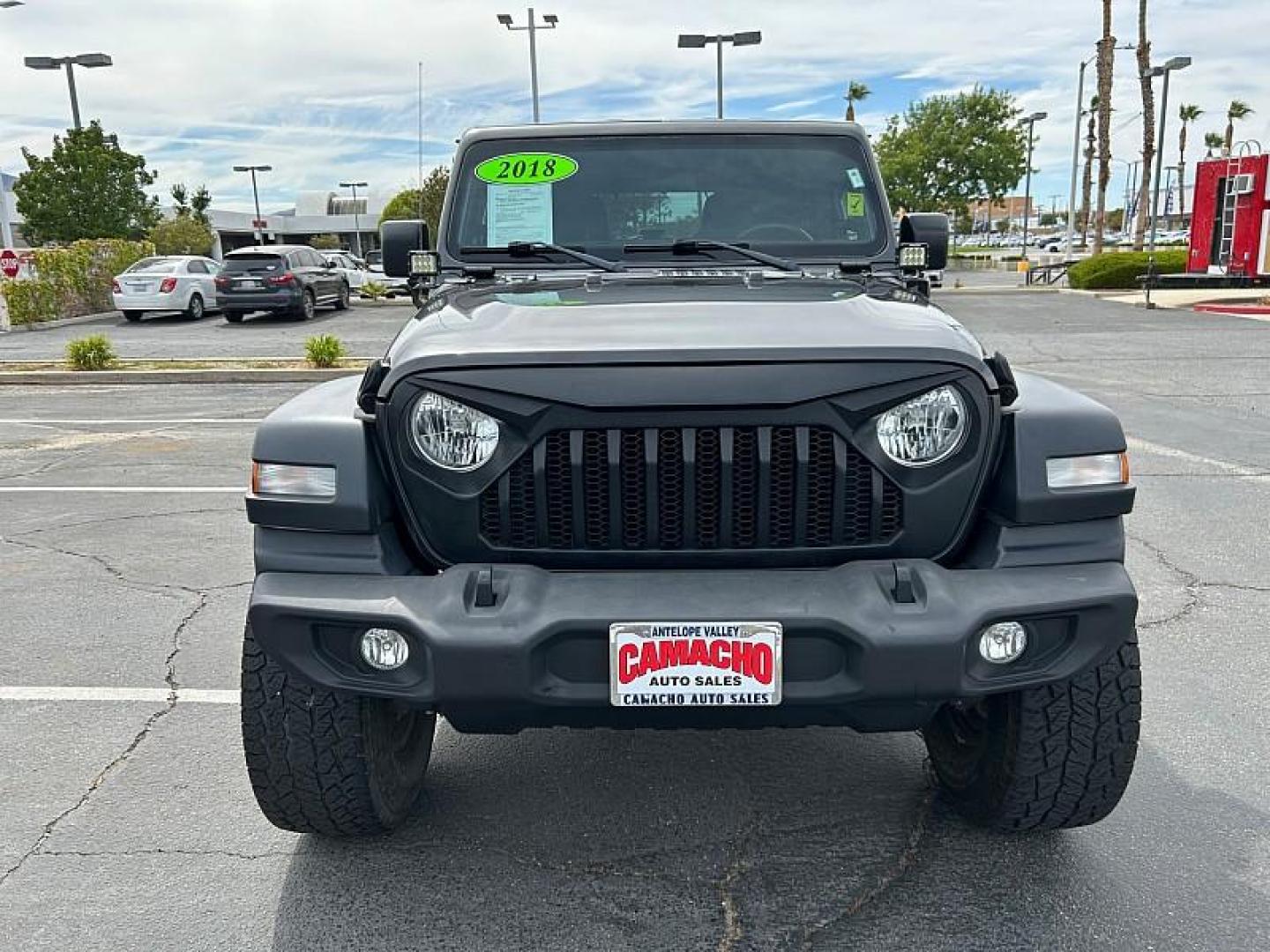 2018 GRAY Jeep Wrangler Unlimited (1C4HJXDG0JW) with an V6 3.6 Liter engine, Automatic transmission, located at 412 Auto Vista Drive, Palmdale, 93551, (661) 945-0620, 34.592636, -118.136681 - Photo#1
