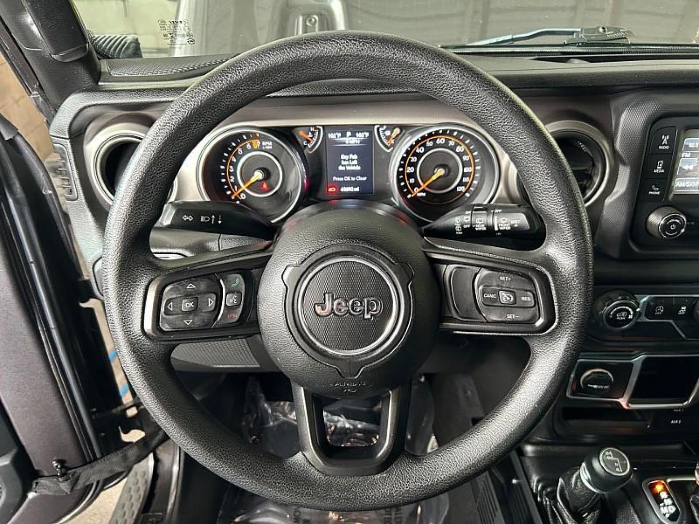 2018 GRAY Jeep Wrangler Unlimited (1C4HJXDG0JW) with an V6 3.6 Liter engine, Automatic transmission, located at 412 Auto Vista Drive, Palmdale, 93551, (661) 945-0620, 34.592636, -118.136681 - Photo#13