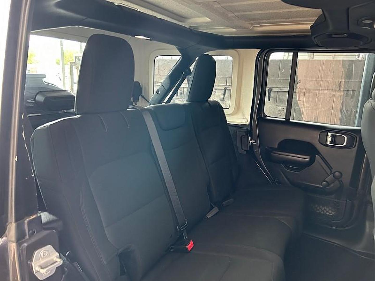 2018 GRAY Jeep Wrangler Unlimited (1C4HJXDG0JW) with an V6 3.6 Liter engine, Automatic transmission, located at 412 Auto Vista Drive, Palmdale, 93551, (661) 945-0620, 34.592636, -118.136681 - Photo#15
