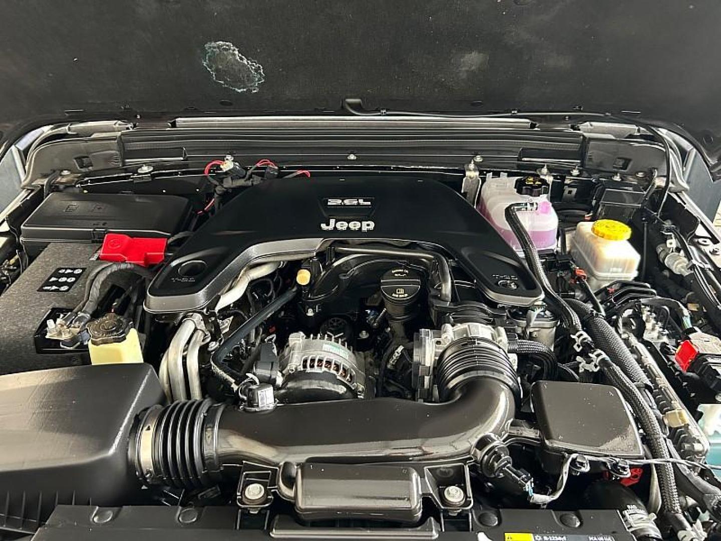 2018 GRAY Jeep Wrangler Unlimited (1C4HJXDG0JW) with an V6 3.6 Liter engine, Automatic transmission, located at 412 Auto Vista Drive, Palmdale, 93551, (661) 945-0620, 34.592636, -118.136681 - Photo#21
