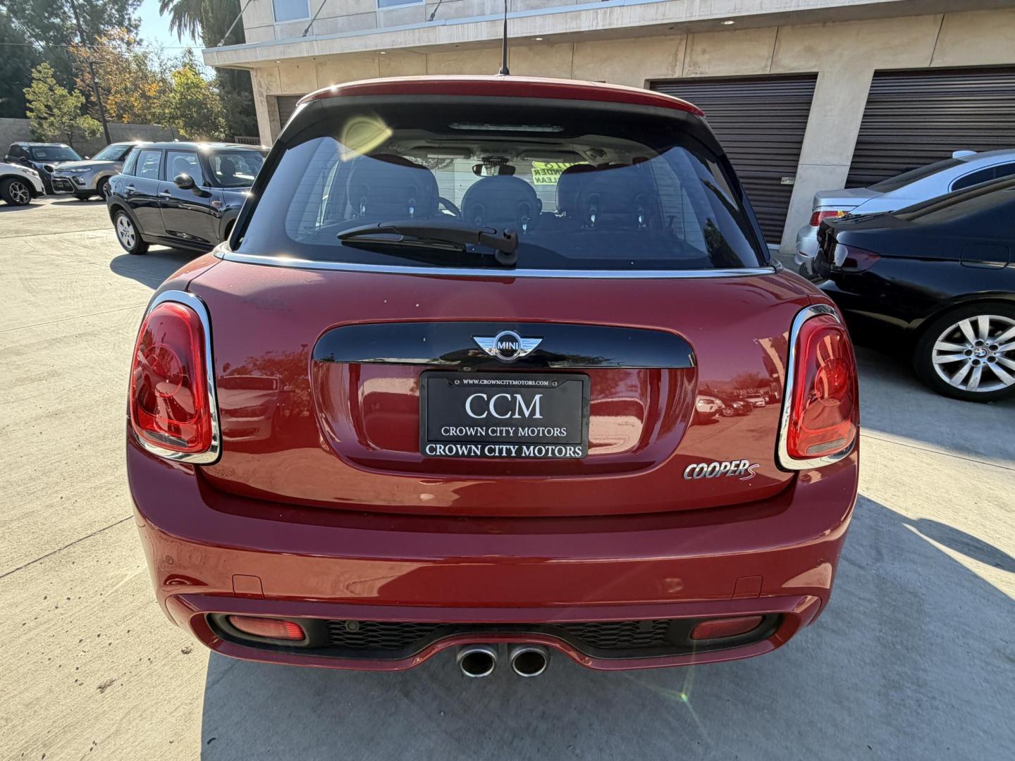 2018 Ruby Red /BLACK Mini Cooper S 3-Door (WMWXU3C57J2) with an 1.5L L3 engine, AUTOMATIC transmission, located at 30 S. Berkeley Avenue, Pasadena, CA, 91107, (626) 248-7567, 34.145447, -118.109398 - 237406 Crown City Motors is a used “Buy Here Pay Here” car dealer in Pasadena CA. “Buy Here Pay Here” financing, means that when you purchase your vehicle from our dealership, that you make the payments to the dealership as well. We do not need the banks approval to get you approved for a - Photo#3