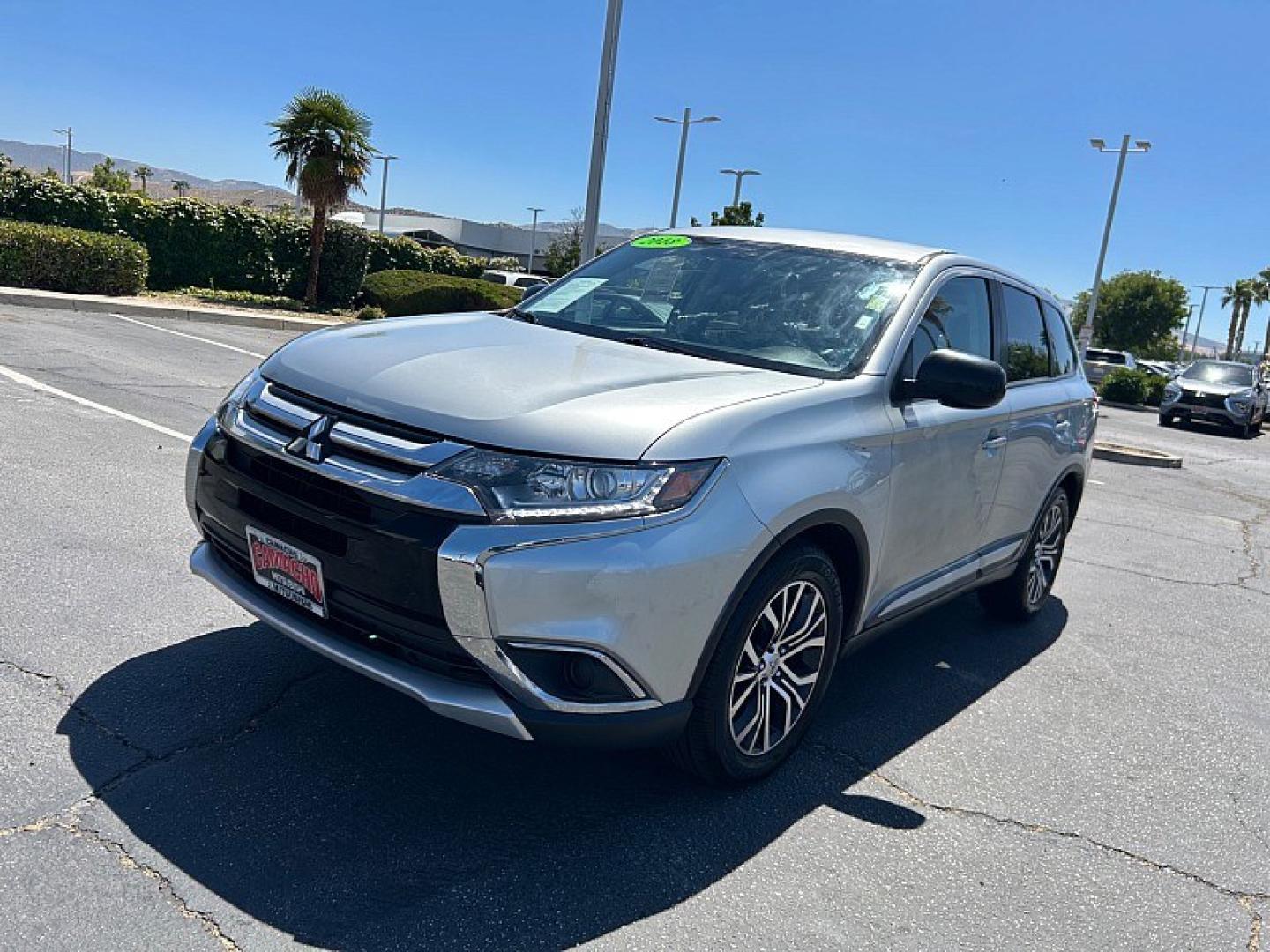 2018 Silver Mitsubishi Outlander (JA4AD2A38JJ) with an 4-Cyl 2.4 Liter engine, Automatic CVT transmission, located at 412 Auto Vista Drive, Palmdale, 93551, (661) 945-0620, 34.592636, -118.136681- Photo#2