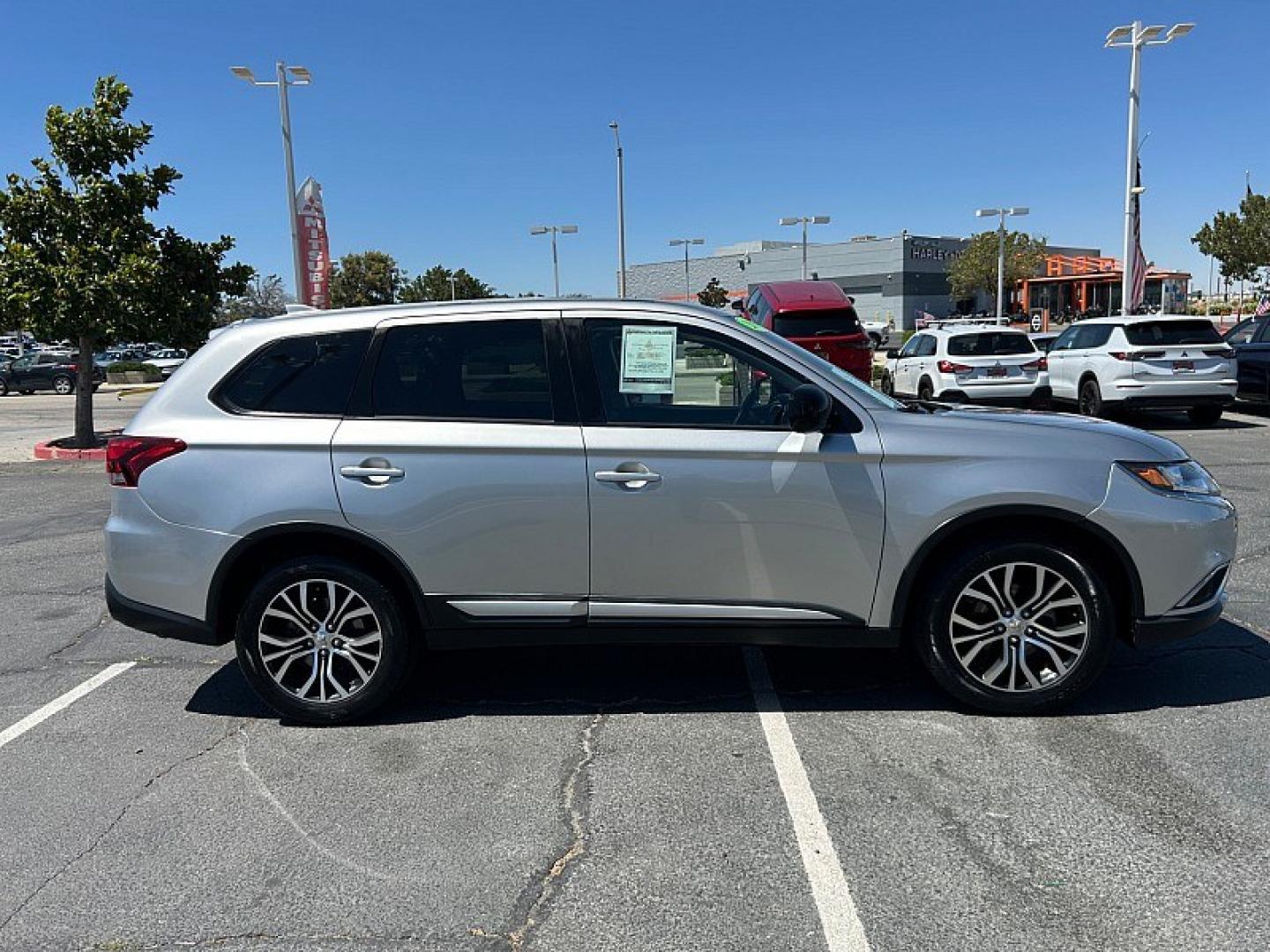 2018 Silver Mitsubishi Outlander (JA4AD2A38JJ) with an 4-Cyl 2.4 Liter engine, Automatic CVT transmission, located at 412 Auto Vista Drive, Palmdale, 93551, (661) 945-0620, 34.592636, -118.136681- Photo#3