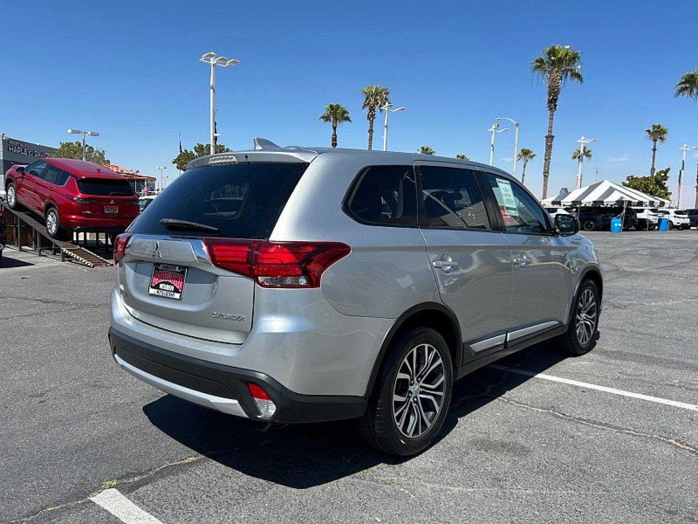 2018 Silver Mitsubishi Outlander (JA4AD2A38JJ) with an 4-Cyl 2.4 Liter engine, Automatic CVT transmission, located at 412 Auto Vista Drive, Palmdale, 93551, (661) 945-0620, 34.592636, -118.136681- Photo#4