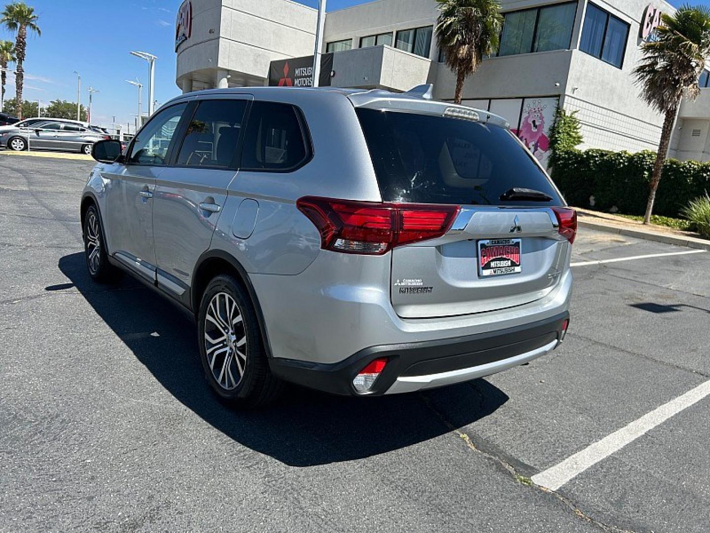 2018 Silver Mitsubishi Outlander (JA4AD2A38JJ) with an 4-Cyl 2.4 Liter engine, Automatic CVT transmission, located at 412 Auto Vista Drive, Palmdale, 93551, (661) 945-0620, 34.592636, -118.136681- Photo#6
