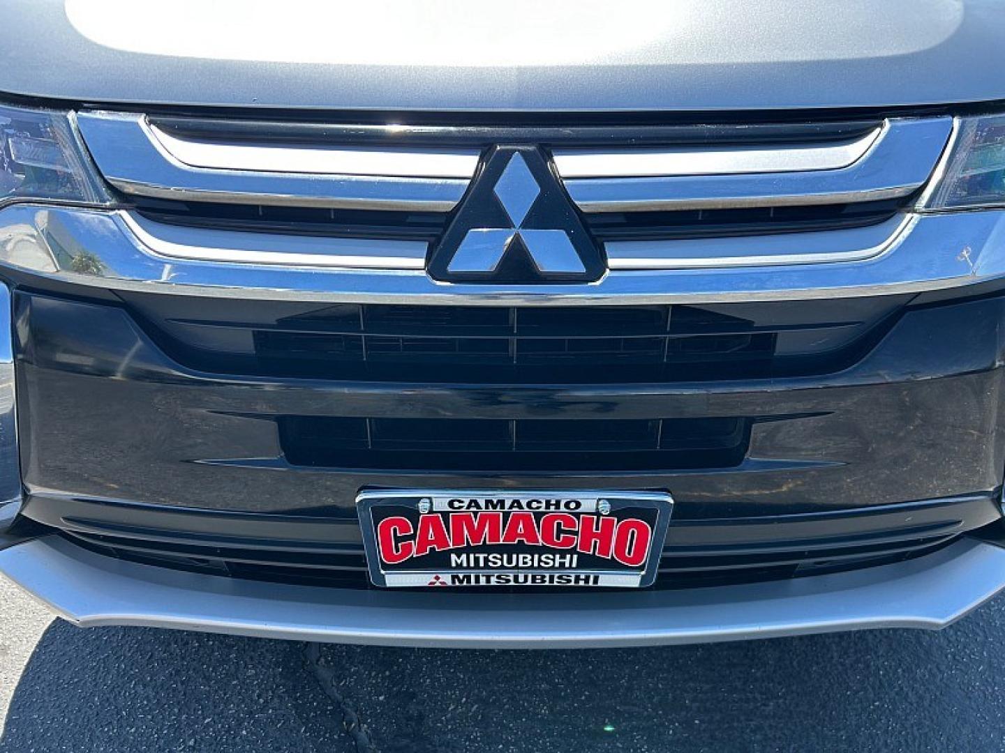 2018 Silver Mitsubishi Outlander (JA4AD2A38JJ) with an 4-Cyl 2.4 Liter engine, Automatic CVT transmission, located at 412 Auto Vista Drive, Palmdale, 93551, (661) 945-0620, 34.592636, -118.136681- Photo#8