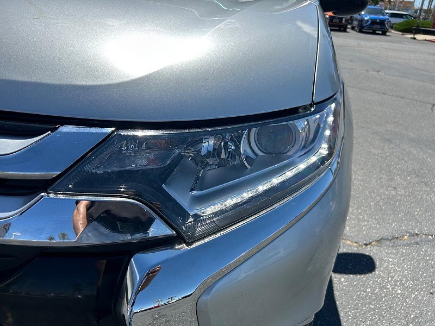2018 Silver Mitsubishi Outlander (JA4AD2A38JJ) with an 4-Cyl 2.4 Liter engine, Automatic CVT transmission, located at 412 Auto Vista Drive, Palmdale, 93551, (661) 945-0620, 34.592636, -118.136681- Photo#13