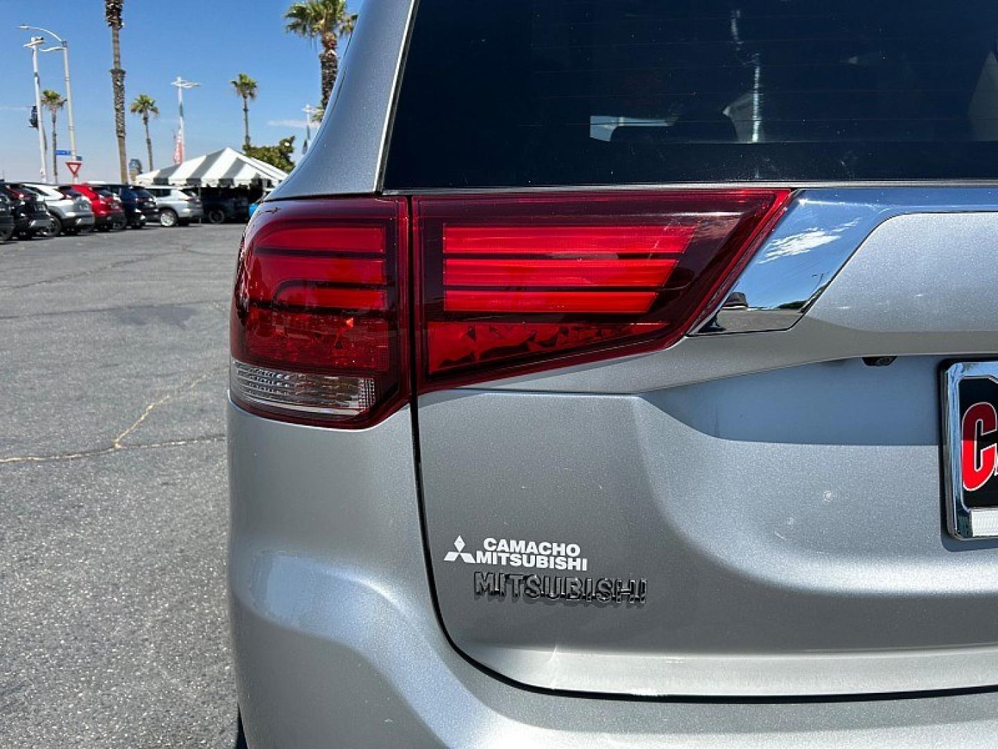 2018 Silver Mitsubishi Outlander (JA4AD2A38JJ) with an 4-Cyl 2.4 Liter engine, Automatic CVT transmission, located at 412 Auto Vista Drive, Palmdale, 93551, (661) 945-0620, 34.592636, -118.136681- Photo#14